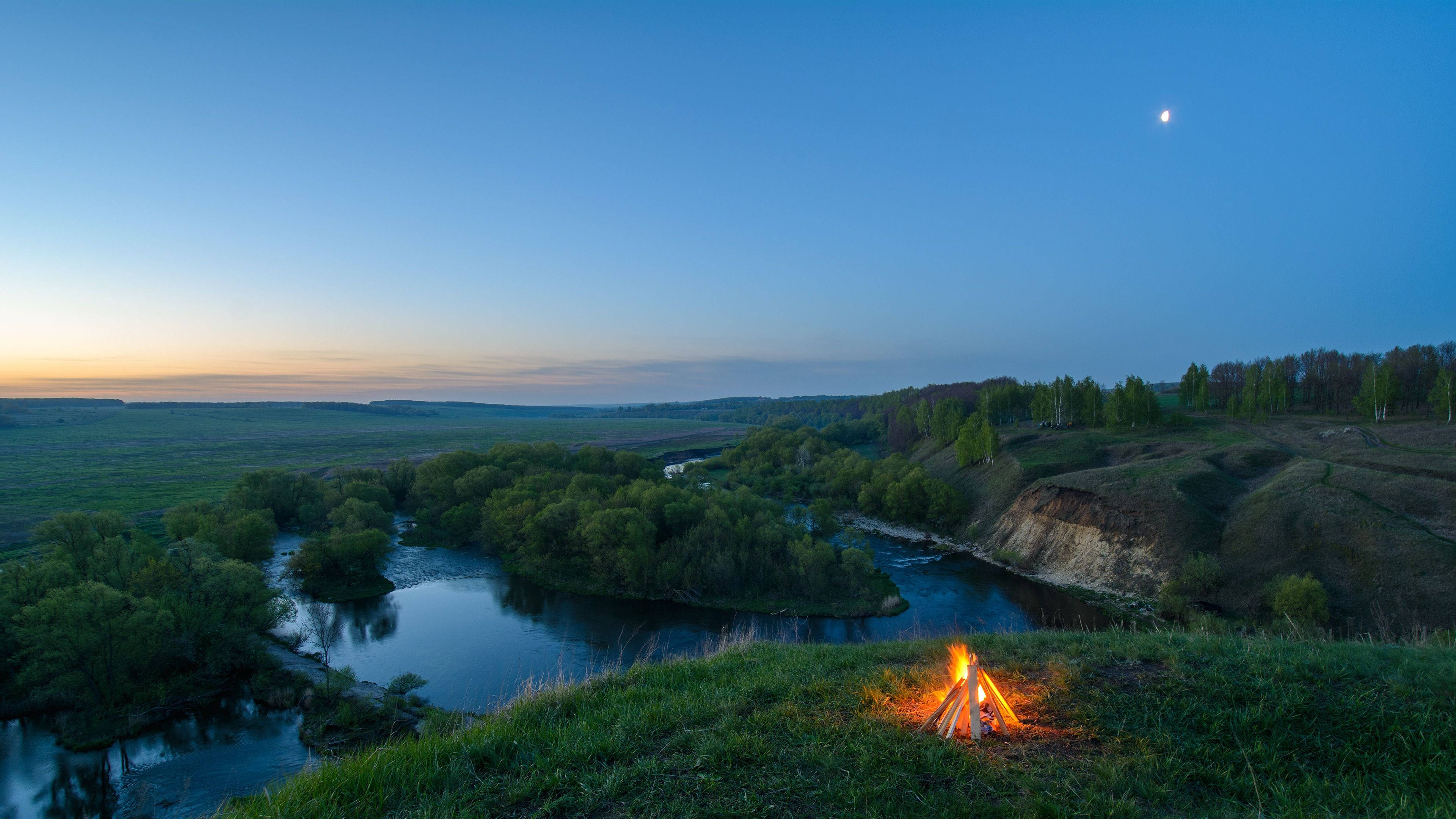 4K Computer, campfire, grassy riverbank, 4K Desktop Wallpaper