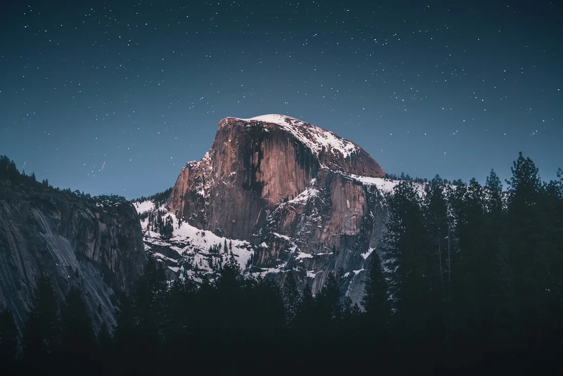 4K Dark Mountain