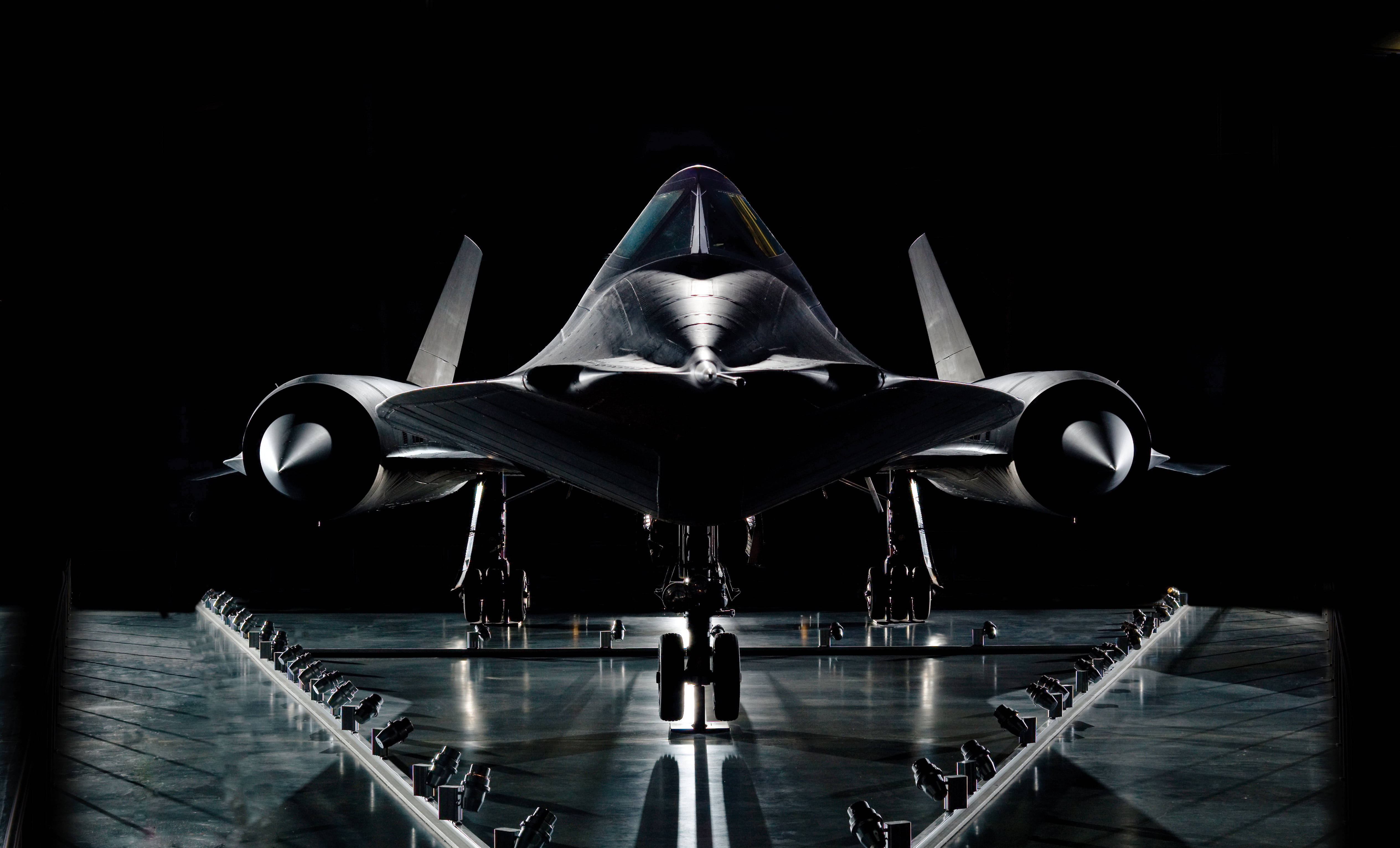 4K Fighter Plane, Black Aesthetic, reflective floor, 4K Desktop Wallpaper