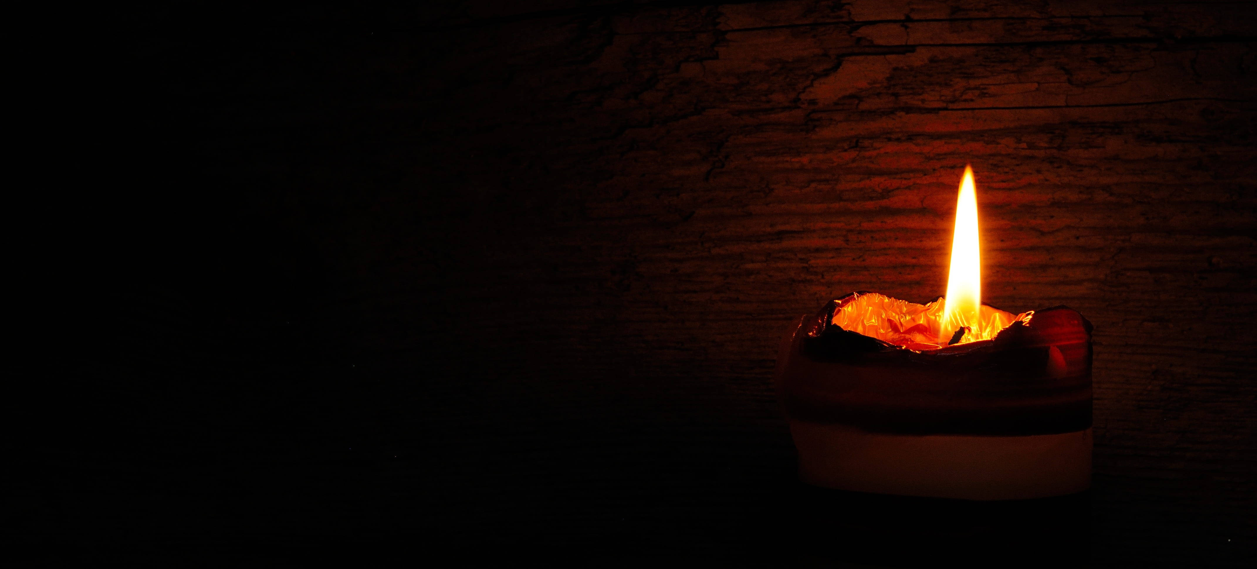 Single Candle, 4K Fire, warm glow, 4K Desktop Wallpaper