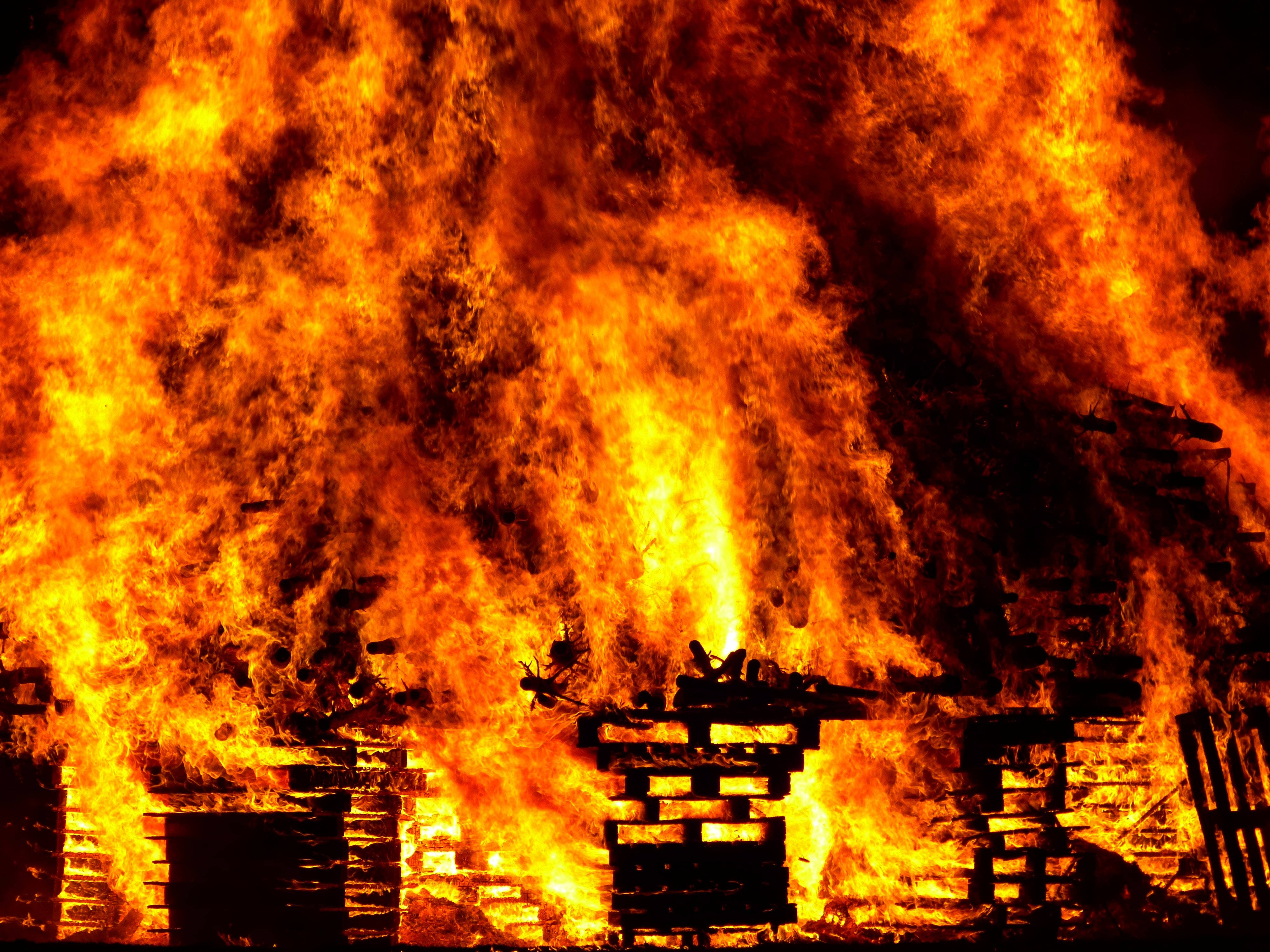 4K Fire, pallets, flames, 4K Desktop Wallpaper