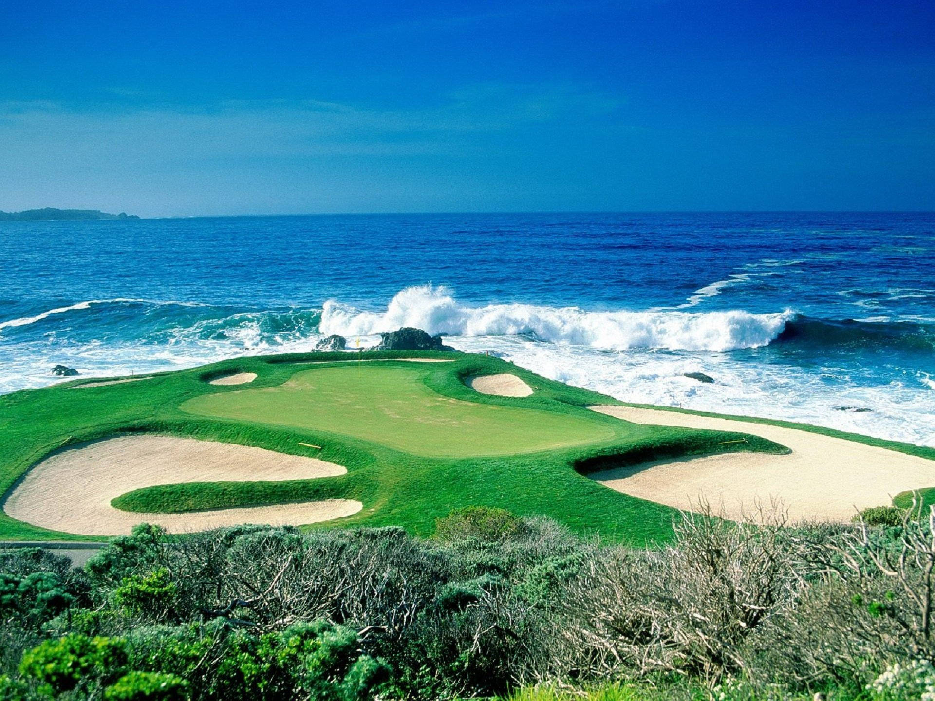 4K Golf Course, ocean, crashing ocean waves, Full HD Desktop Wallpaper