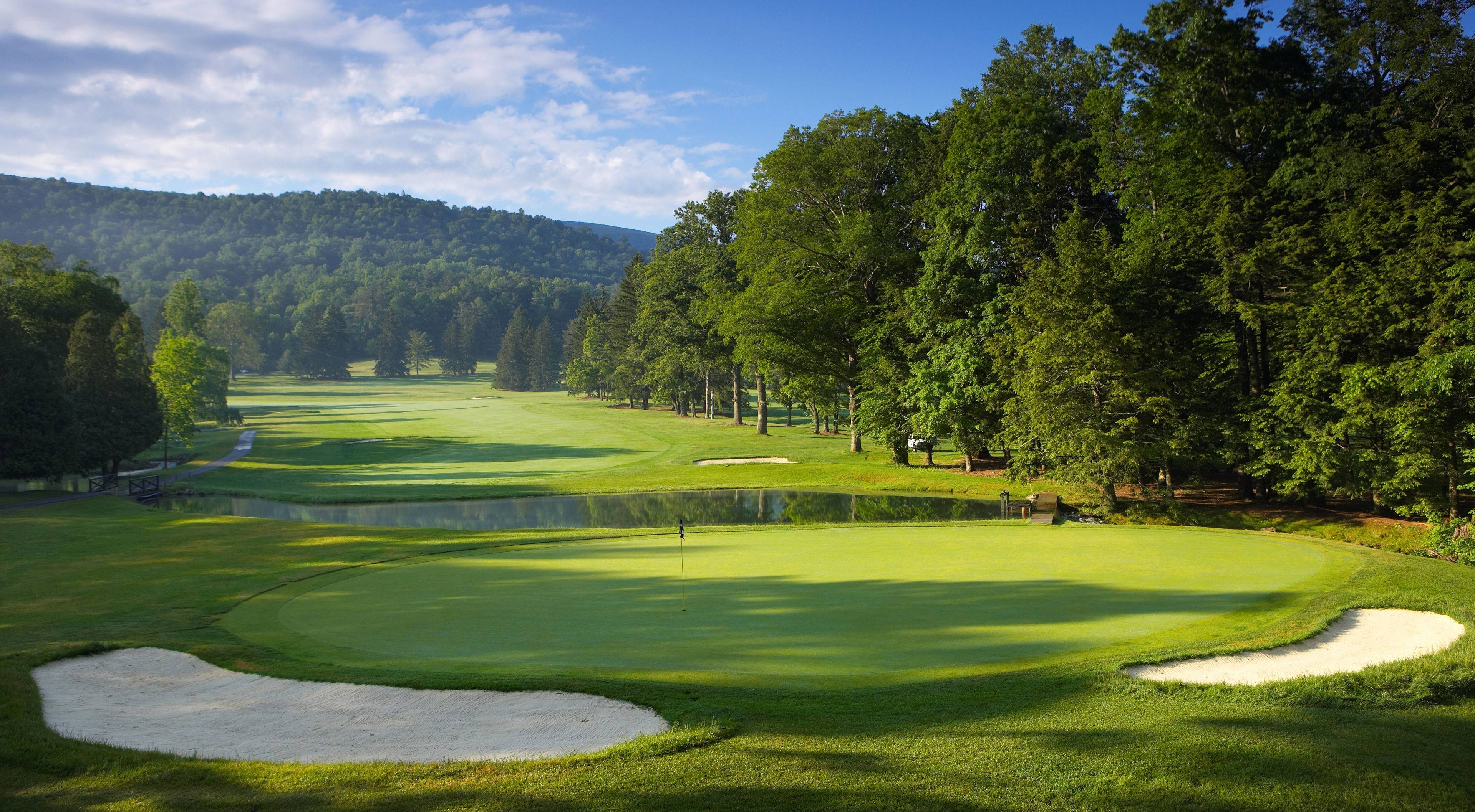 golf course, fairway, sand traps, 4K Desktop Wallpaper