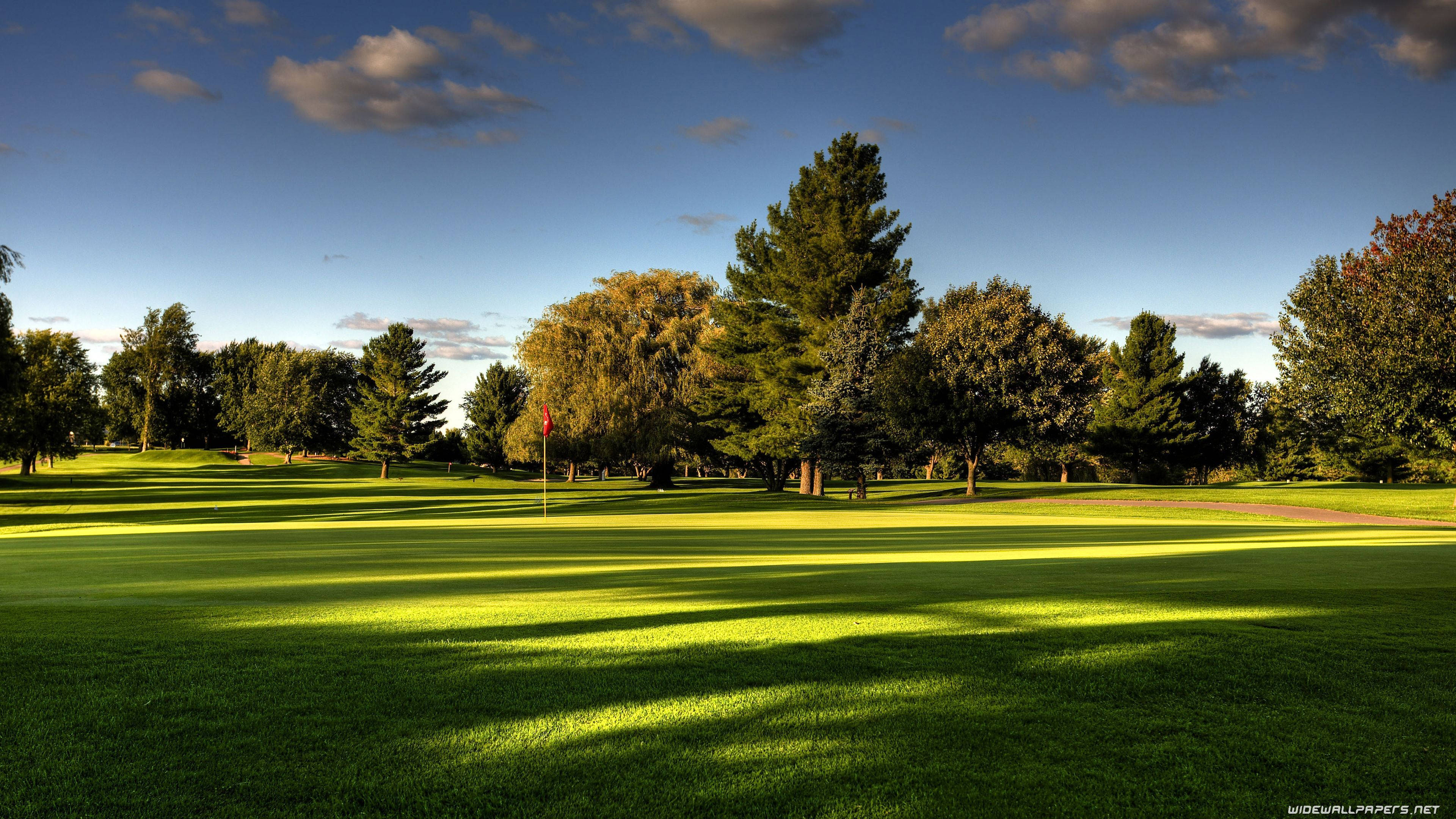 golf course, red flag, blue sky, 4K Desktop Wallpaper