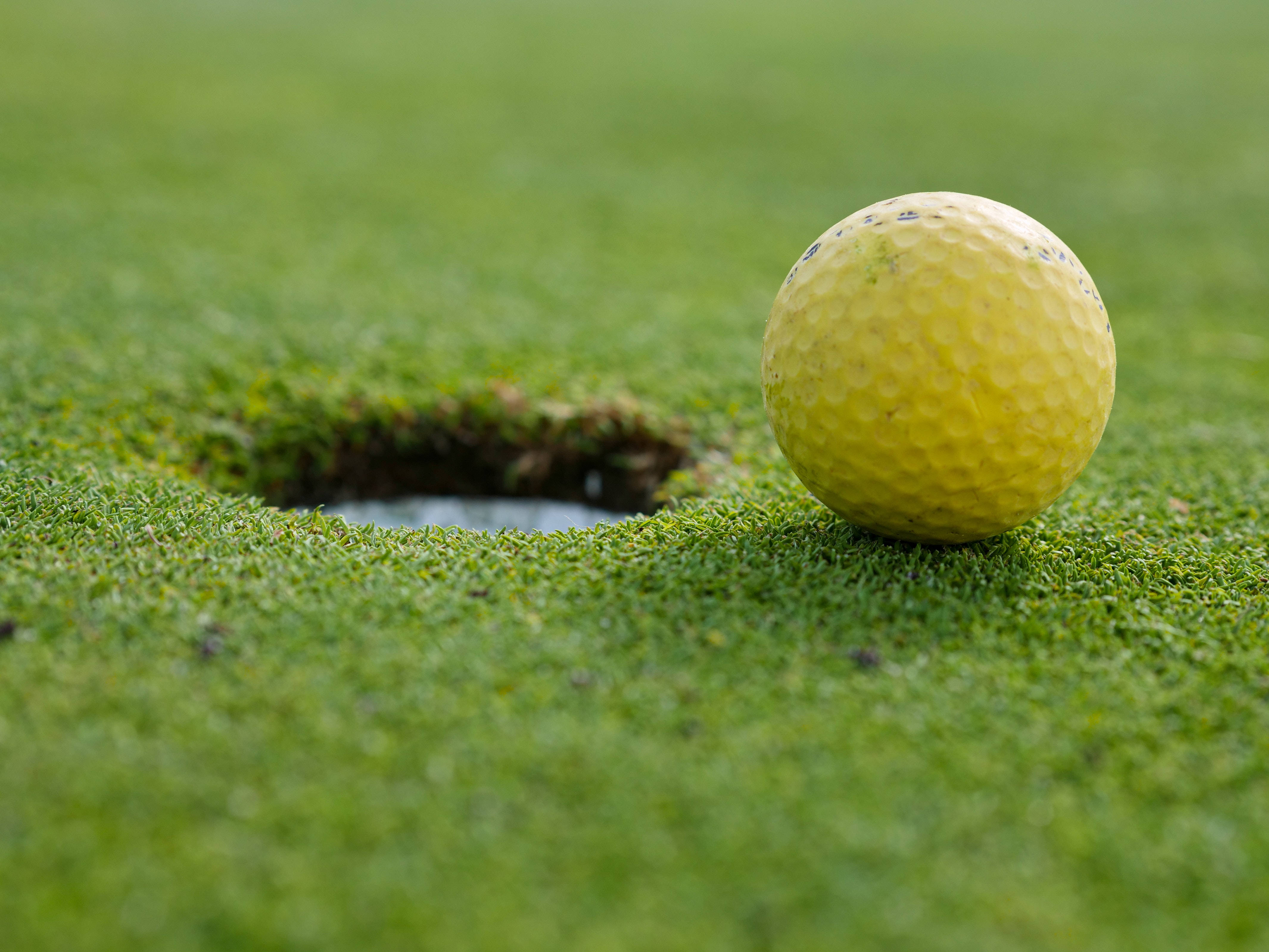 4K Yellow Golf Ball, vibrant green grass, putting green, 4K Desktop Wallpaper