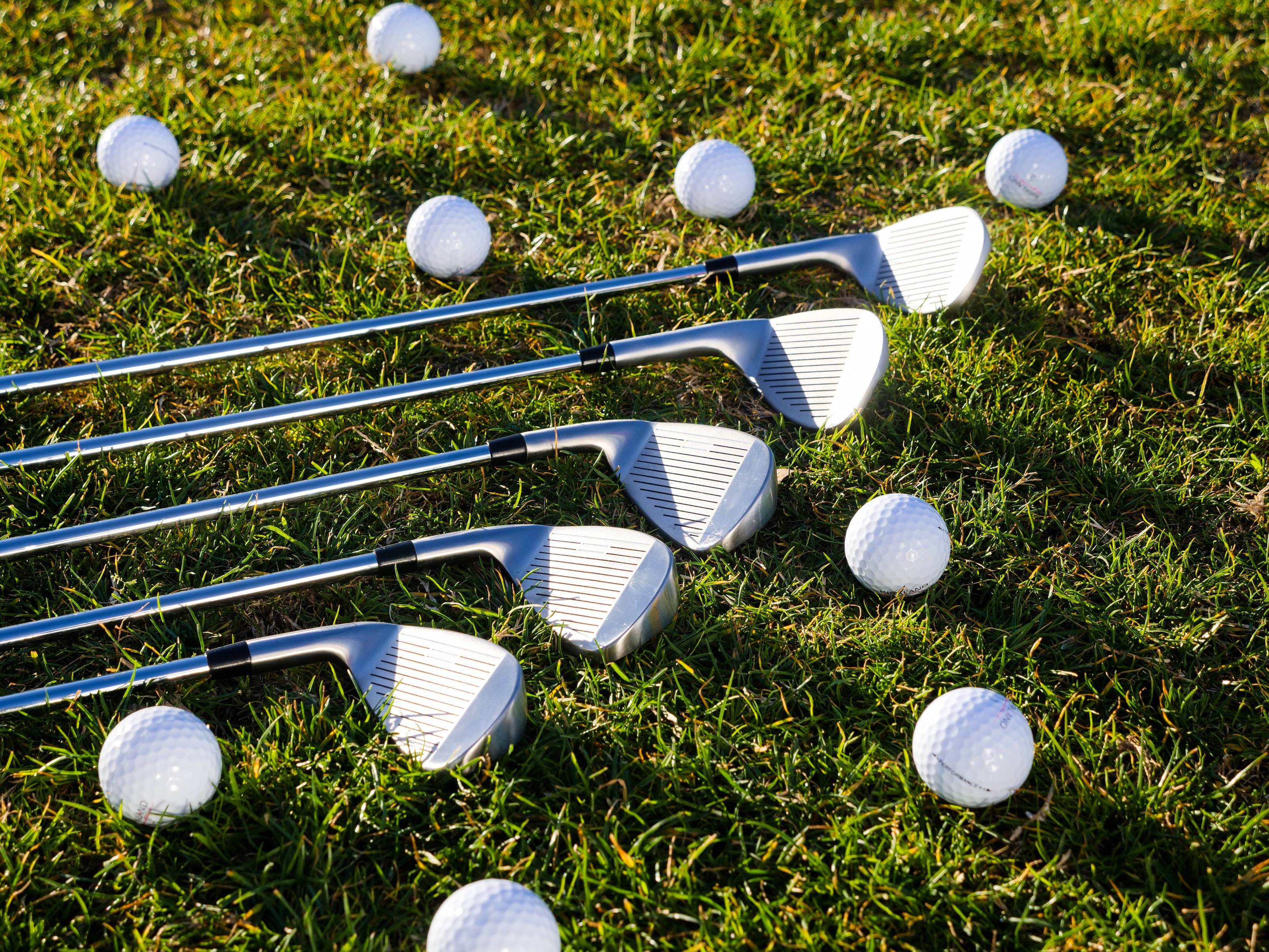 4K, golf clubs, golf balls, 2K Desktop Wallpaper