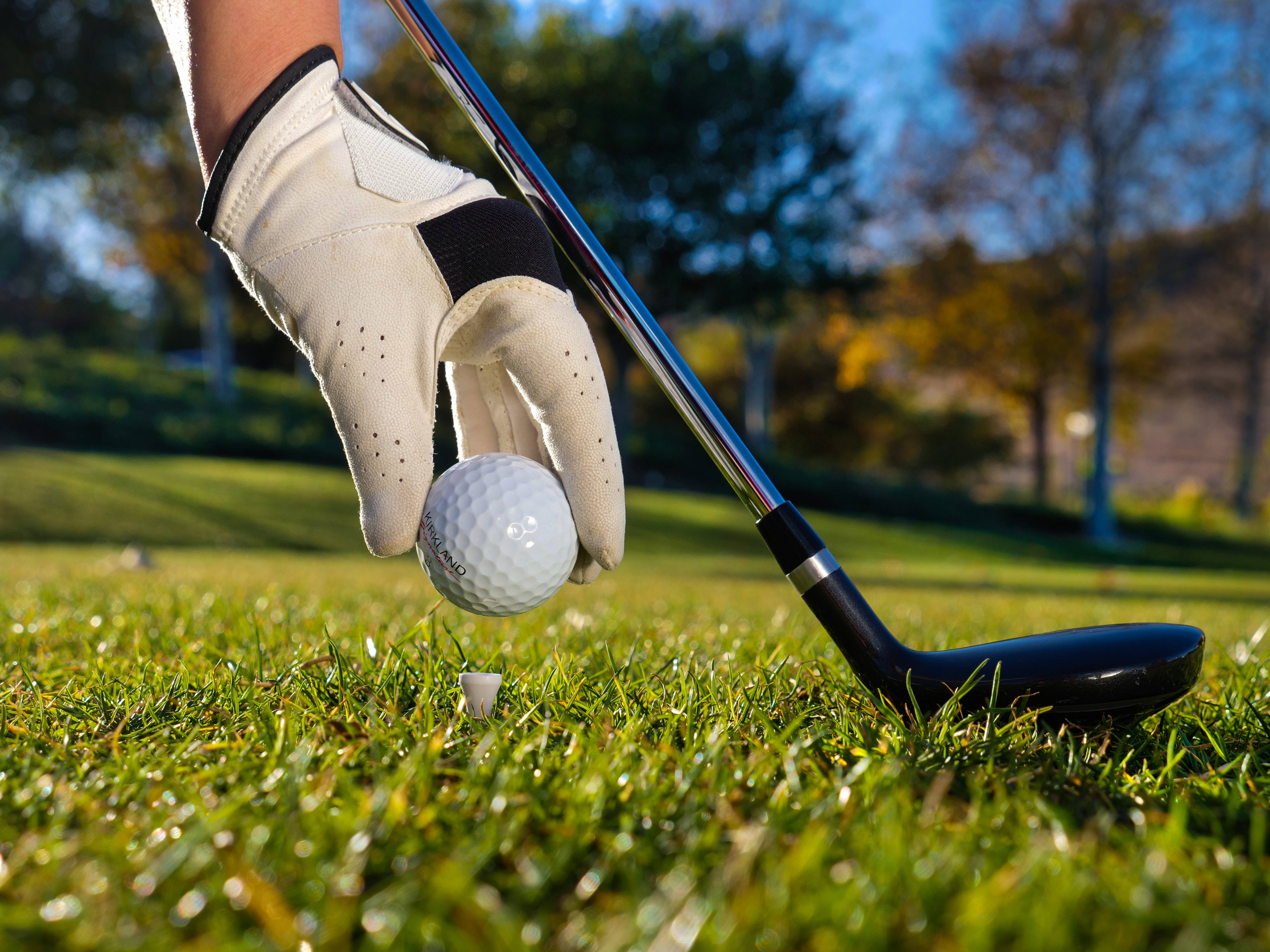 golfer's gloved hand, white golf ball, tee, 4K Desktop Wallpaper