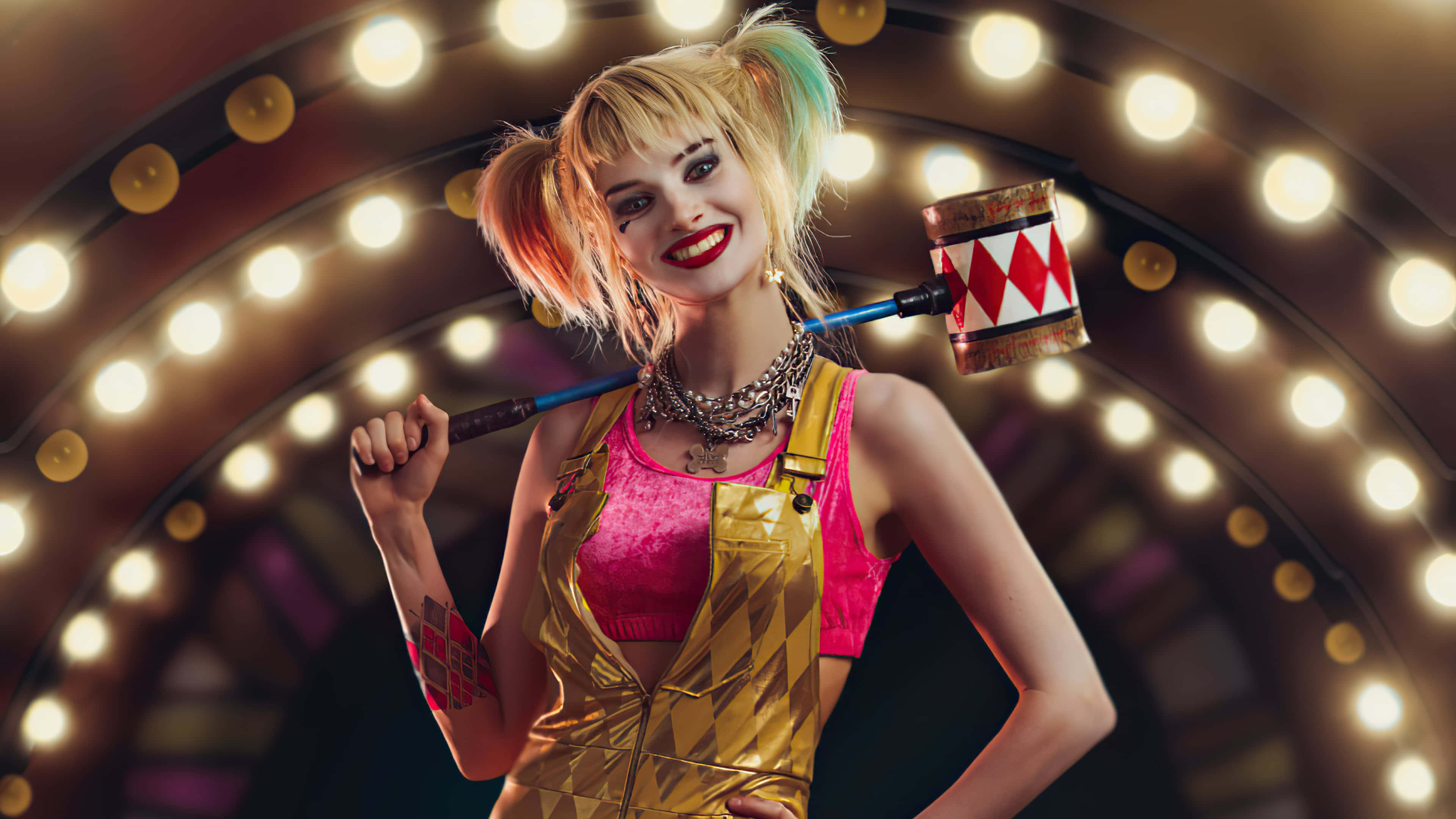 Harley Quinn, iconic hammer, gold and pink outfit, 4K Desktop Wallpaper
