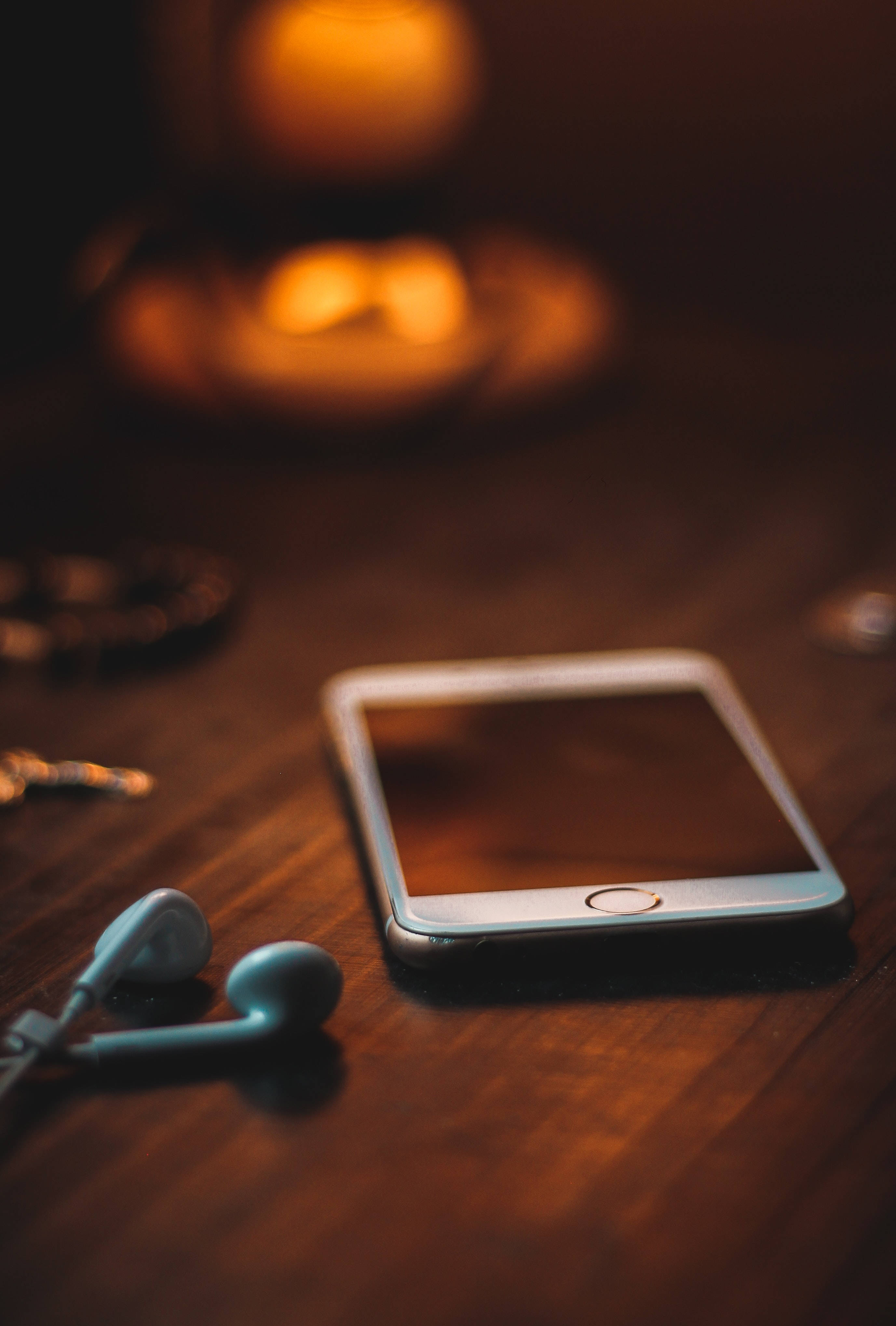4K iPhone, night sky, wooden table, 4K Phone Wallpaper
