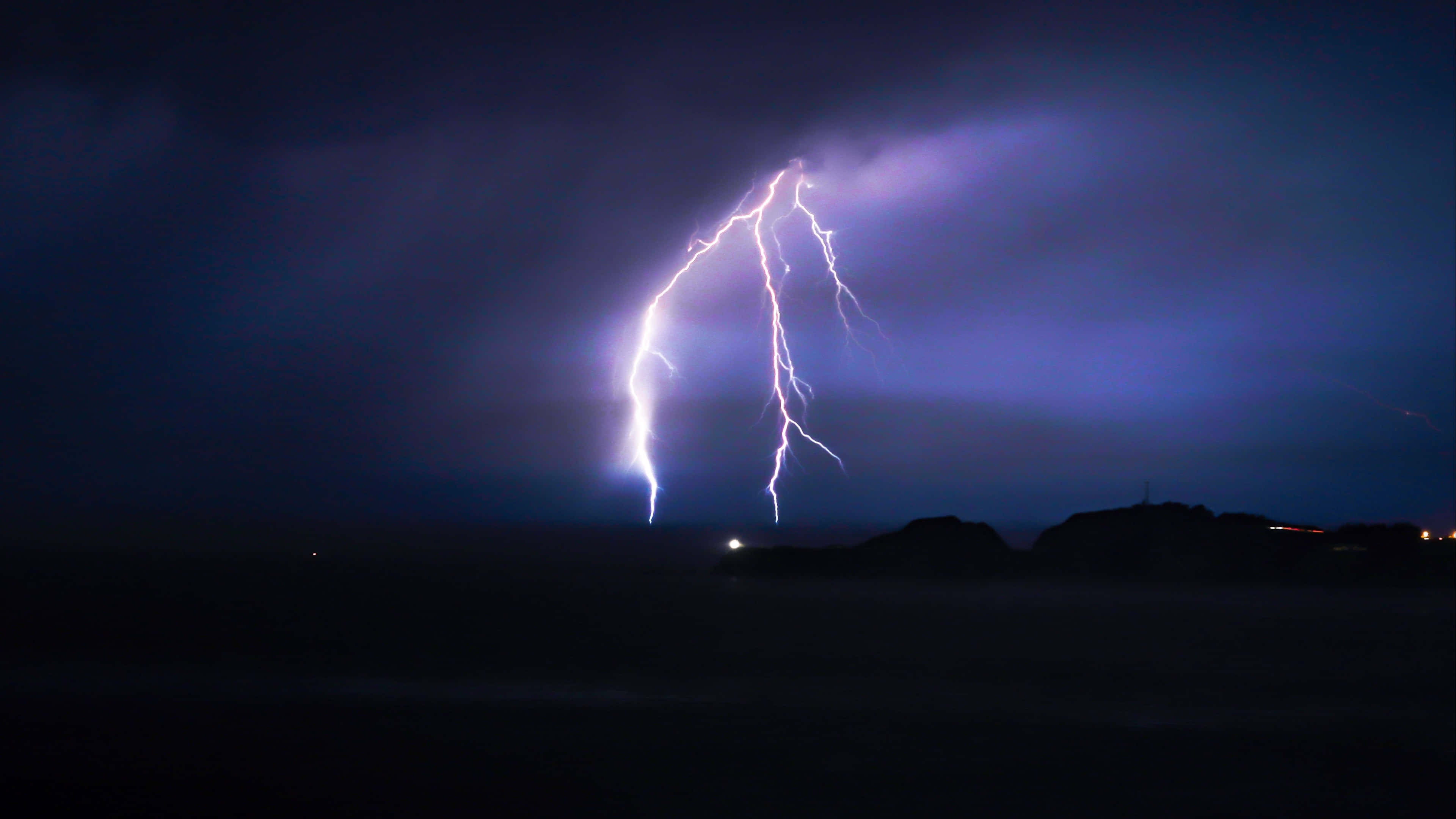 4K Lightning Storm, lightning bolt, dark stormy sky, 4K Desktop Wallpaper