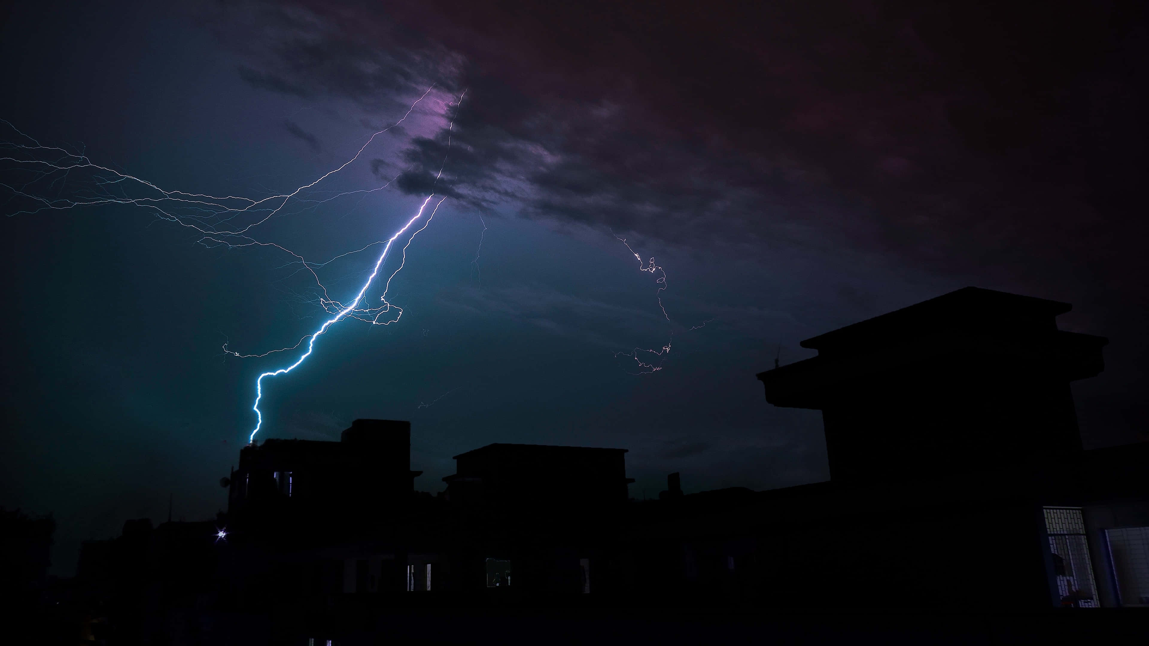 4K lightning, blue lightning, stormy purple night sky, 4K Desktop Wallpaper