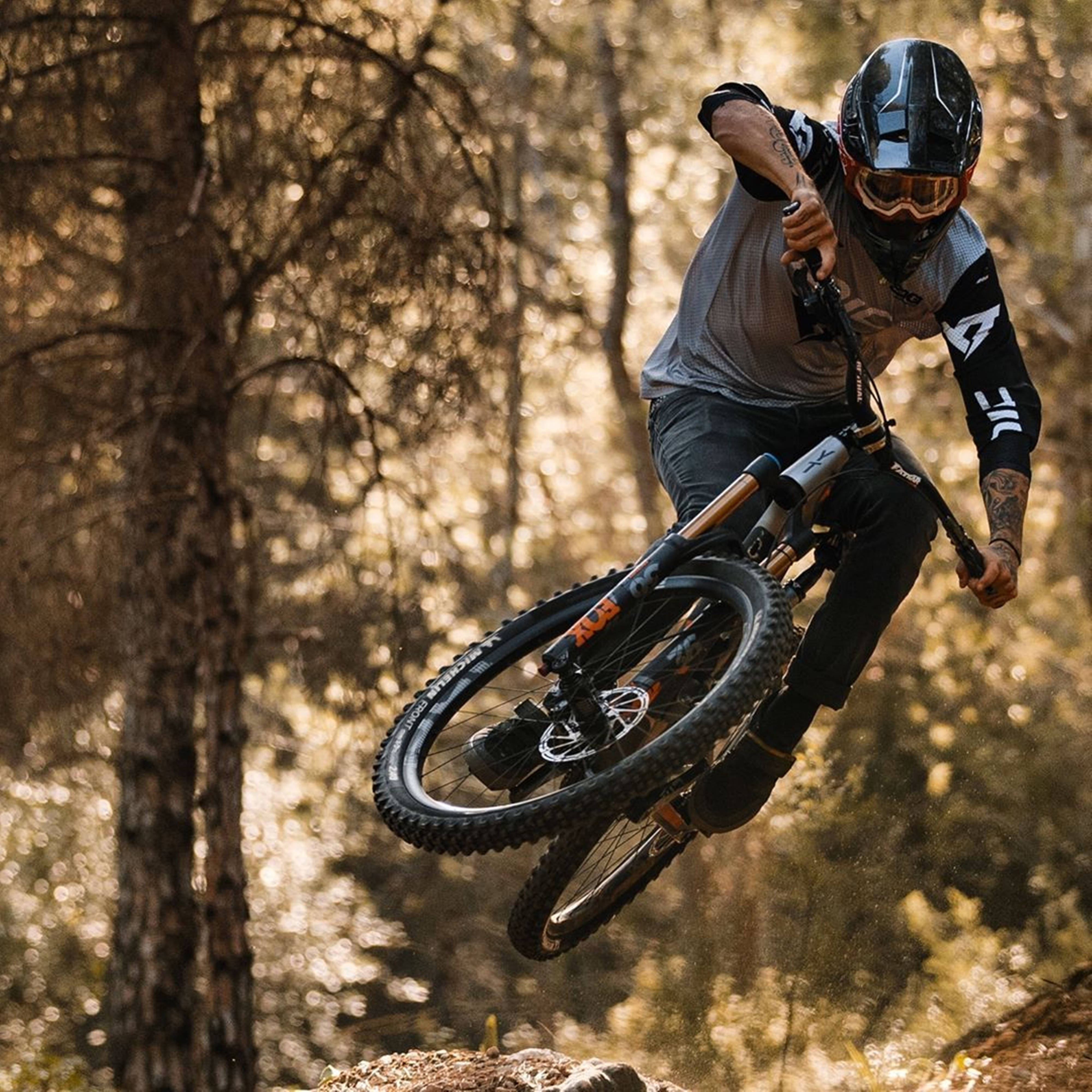 side bunny hop, 4K mountain bike, forest trail, 4K Desktop Wallpaper