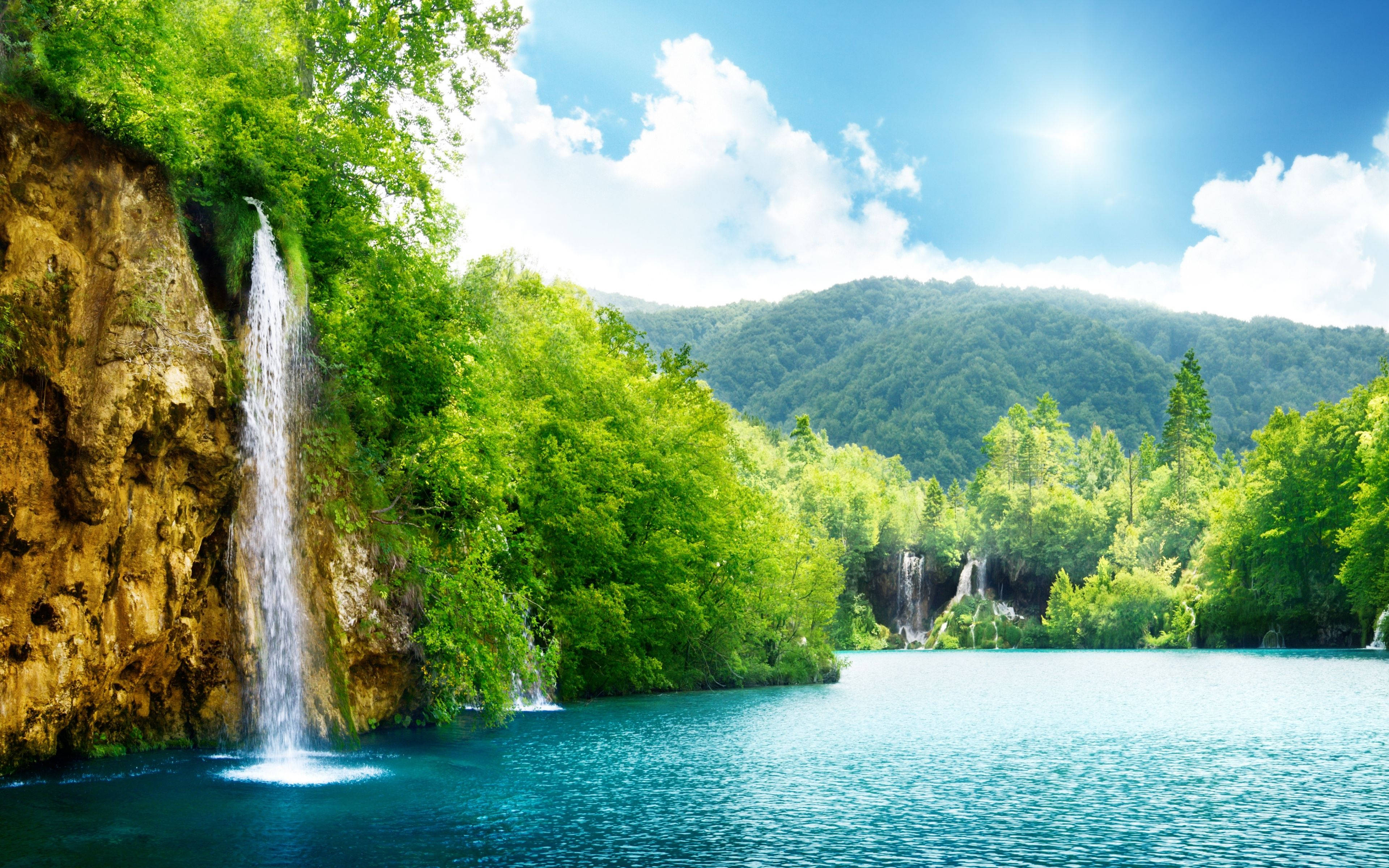 4K Nature Paradise, turquoise lake, lush green forests, 4K Desktop Wallpaper