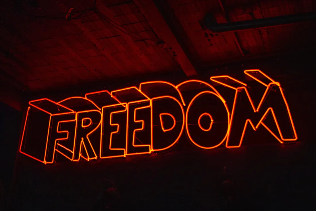 4K Neon