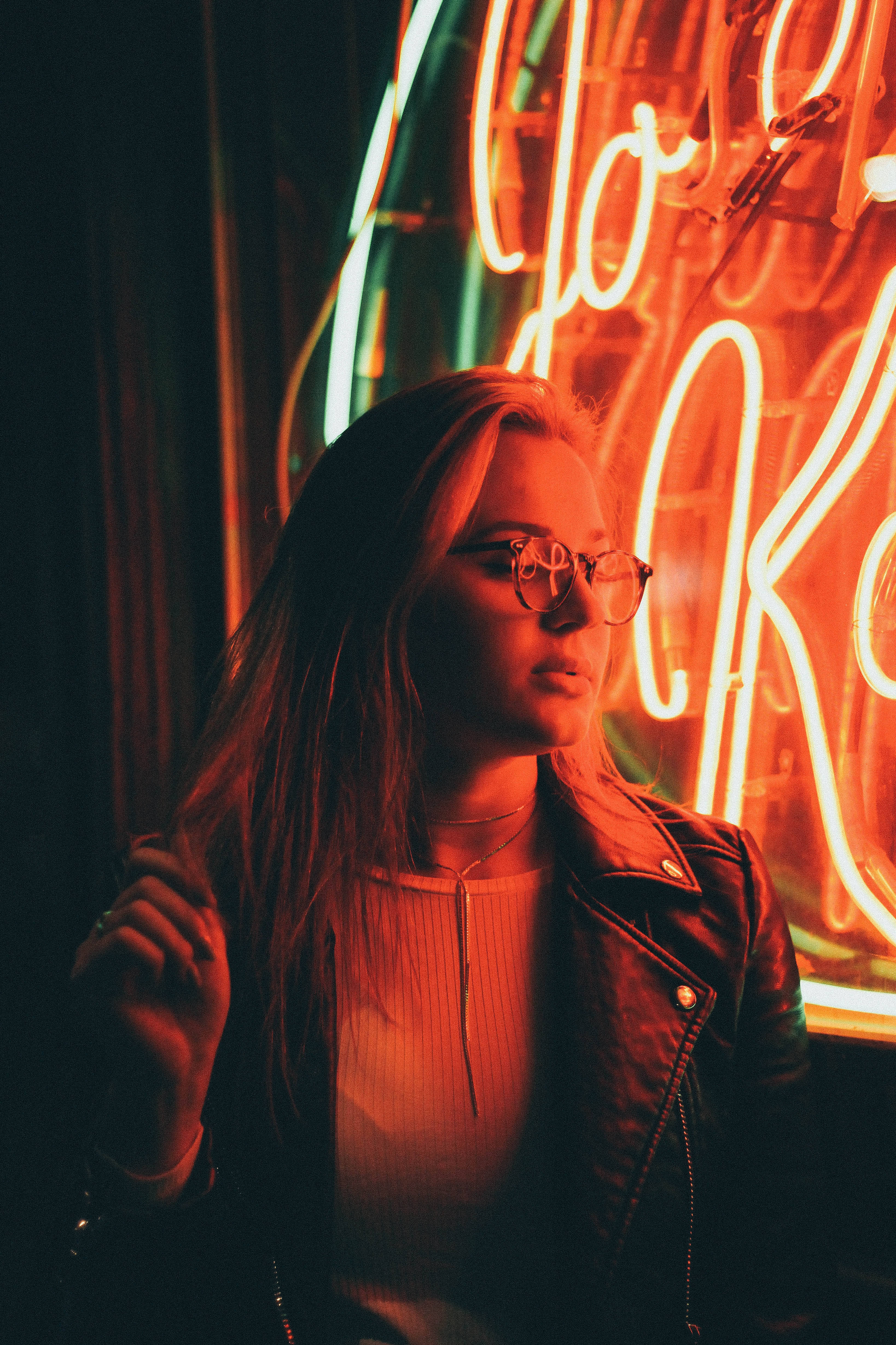 4K Neon Aesthetic, neon sign, warm orange light, 4K Phone Wallpaper