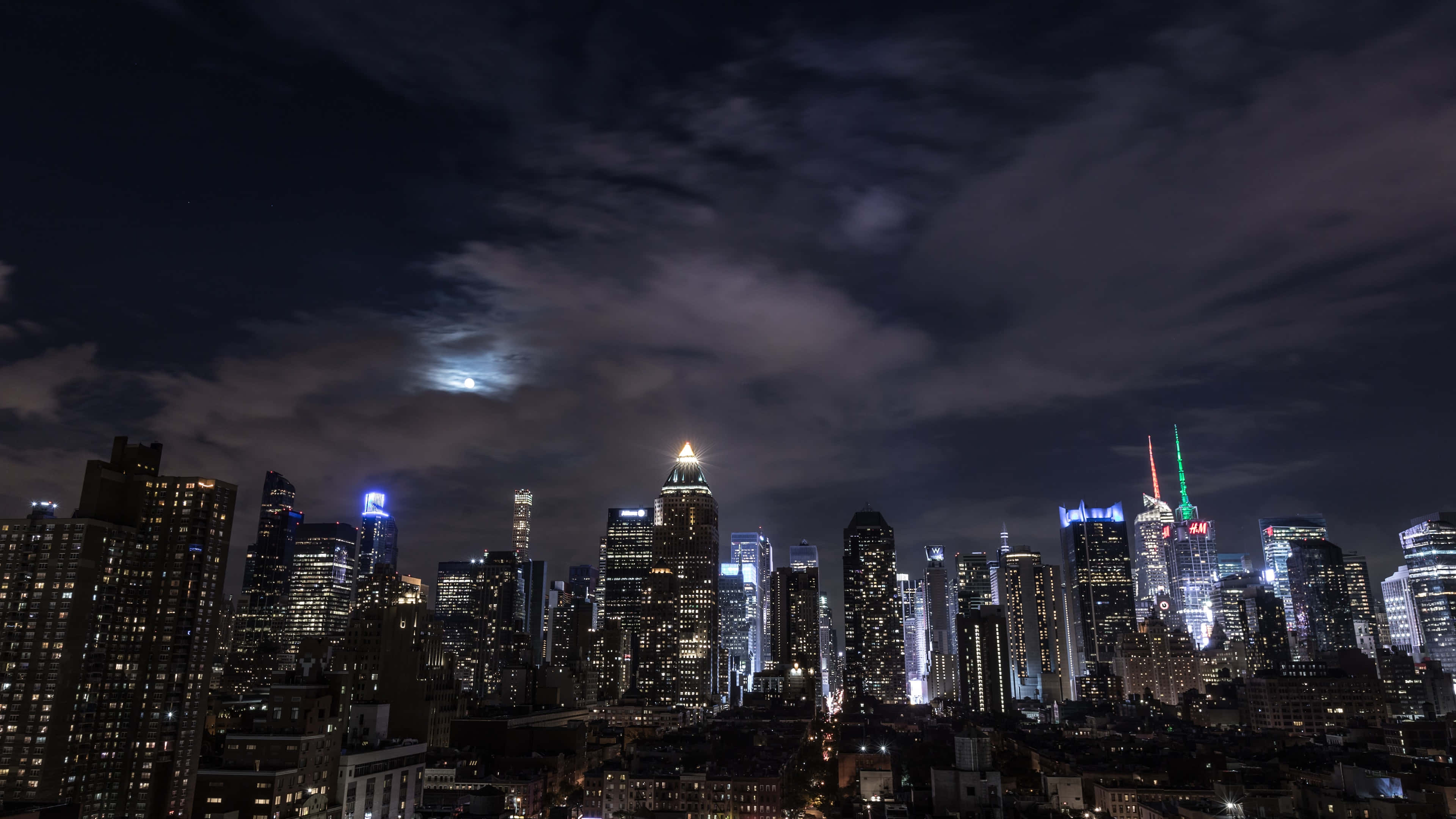 New York City, nighttime cityscape, glowing skyscrapers, 4K Desktop Wallpaper
