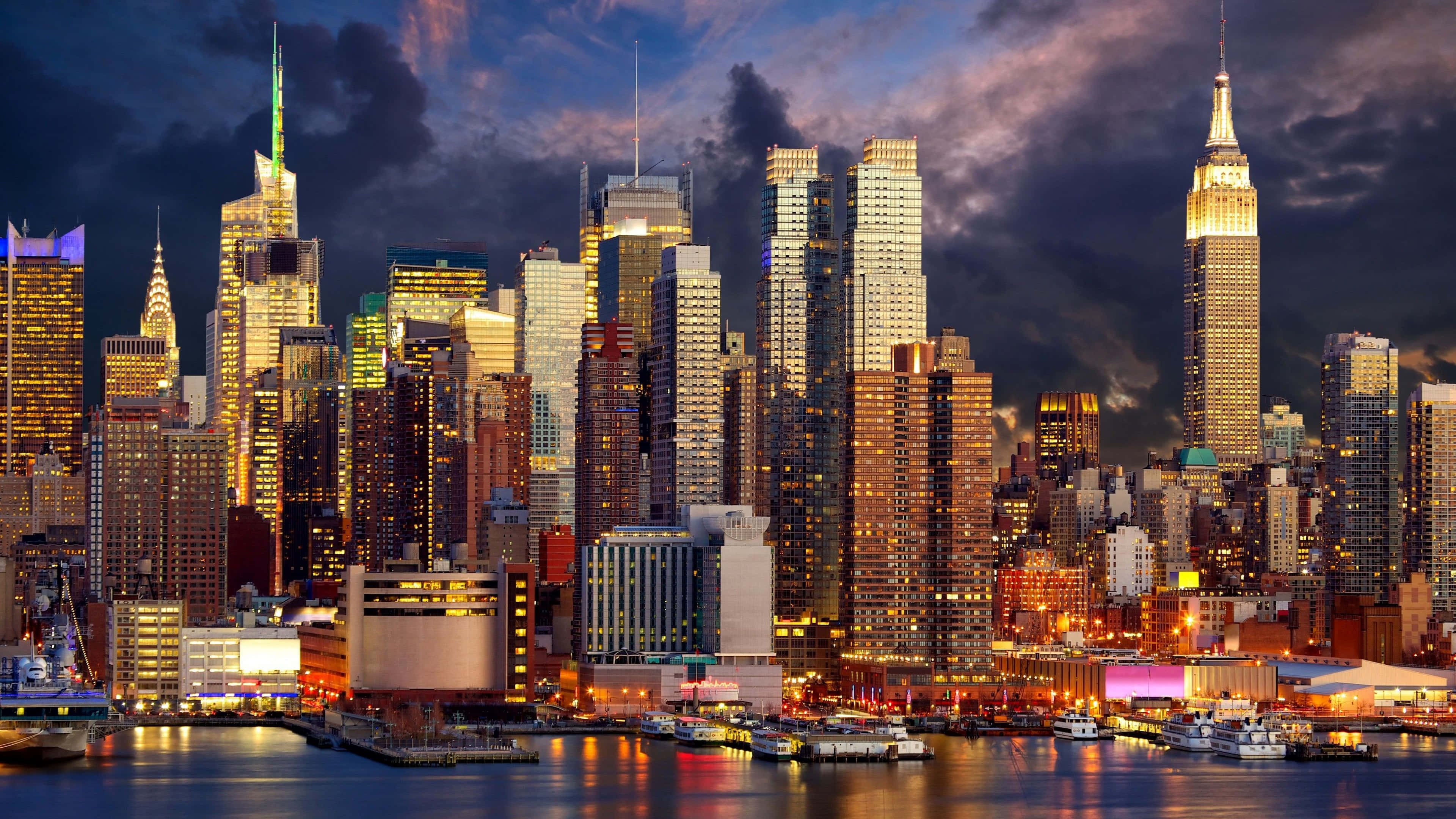 New York City, dusk, illuminated skyscrapers, 4K Desktop Wallpaper