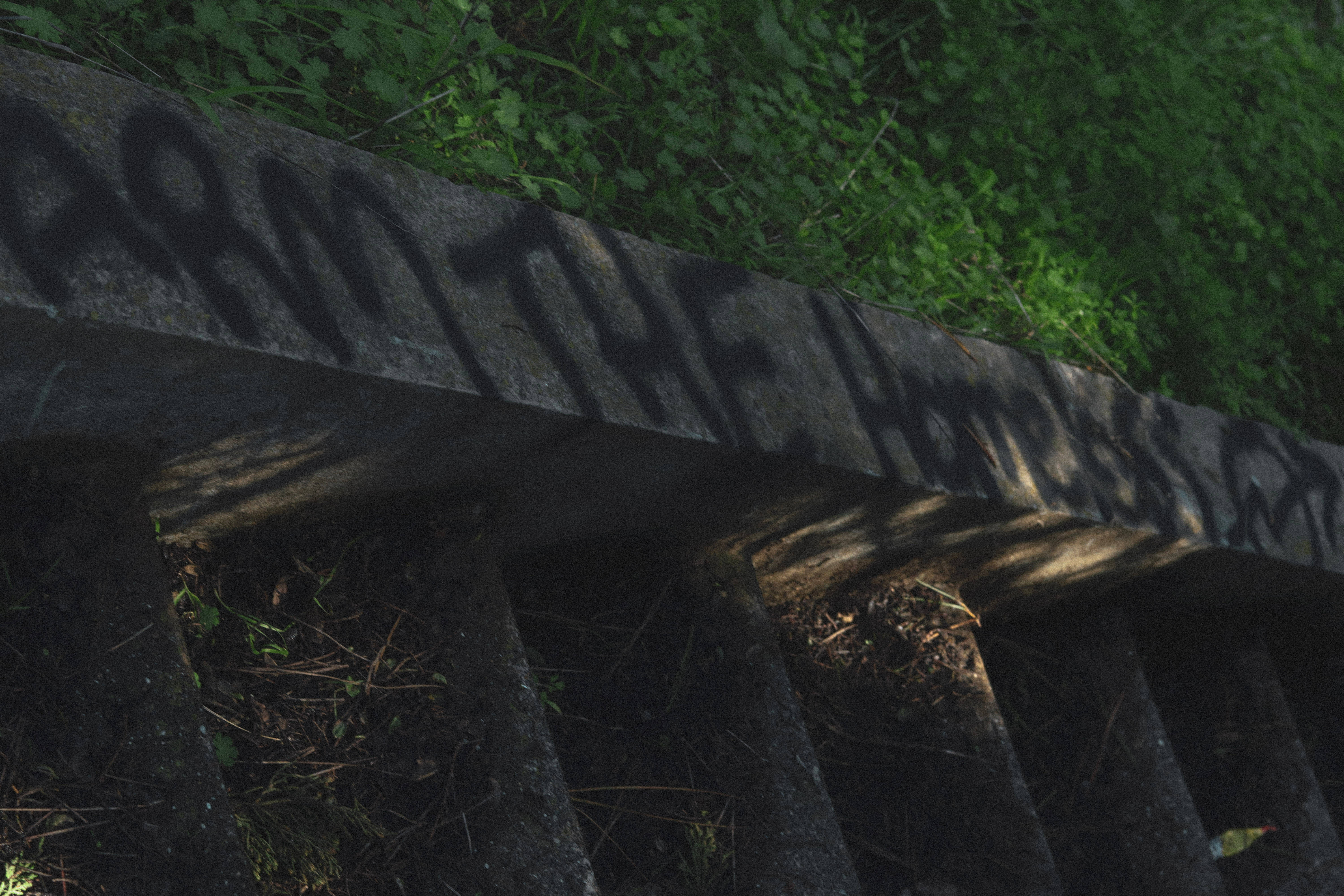 4K New York, concrete staircase, graffiti-covered concrete barrier, 5K Desktop Wallpaper