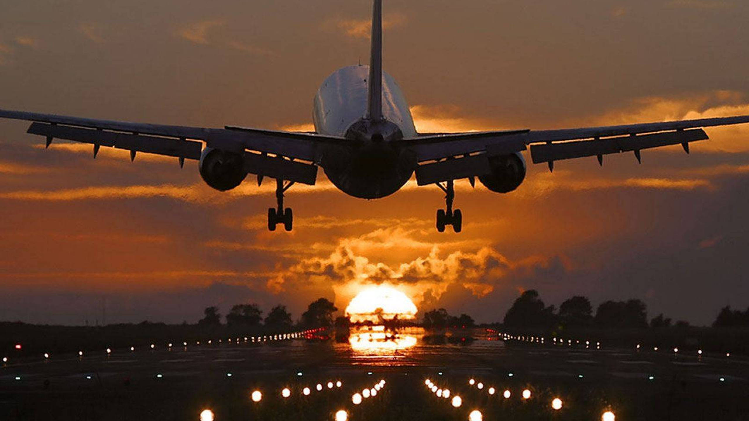 4K Plane, sunset, runway, 2K Desktop Wallpaper