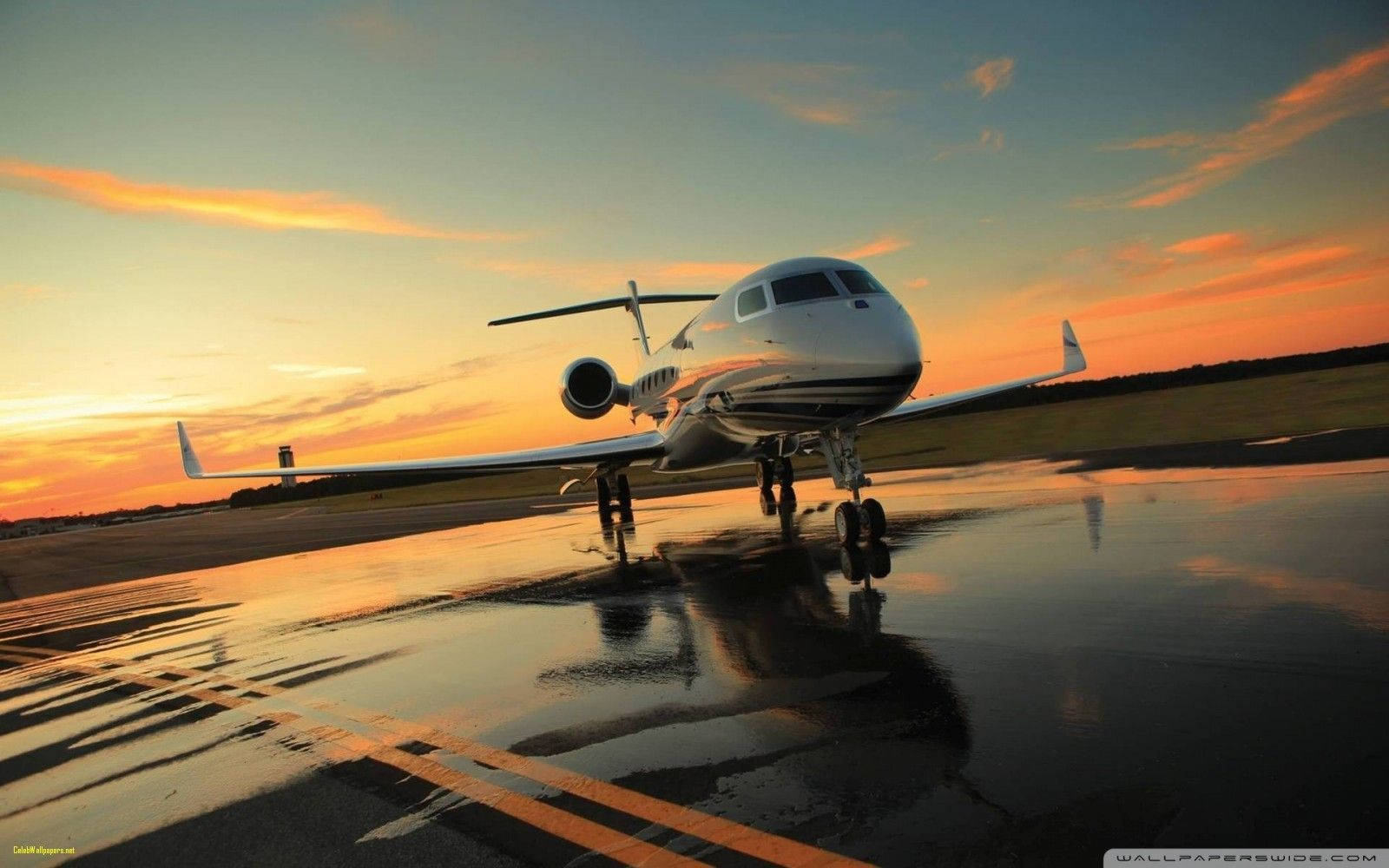 4K Plane, private jet, wet runway, HD Desktop Wallpaper