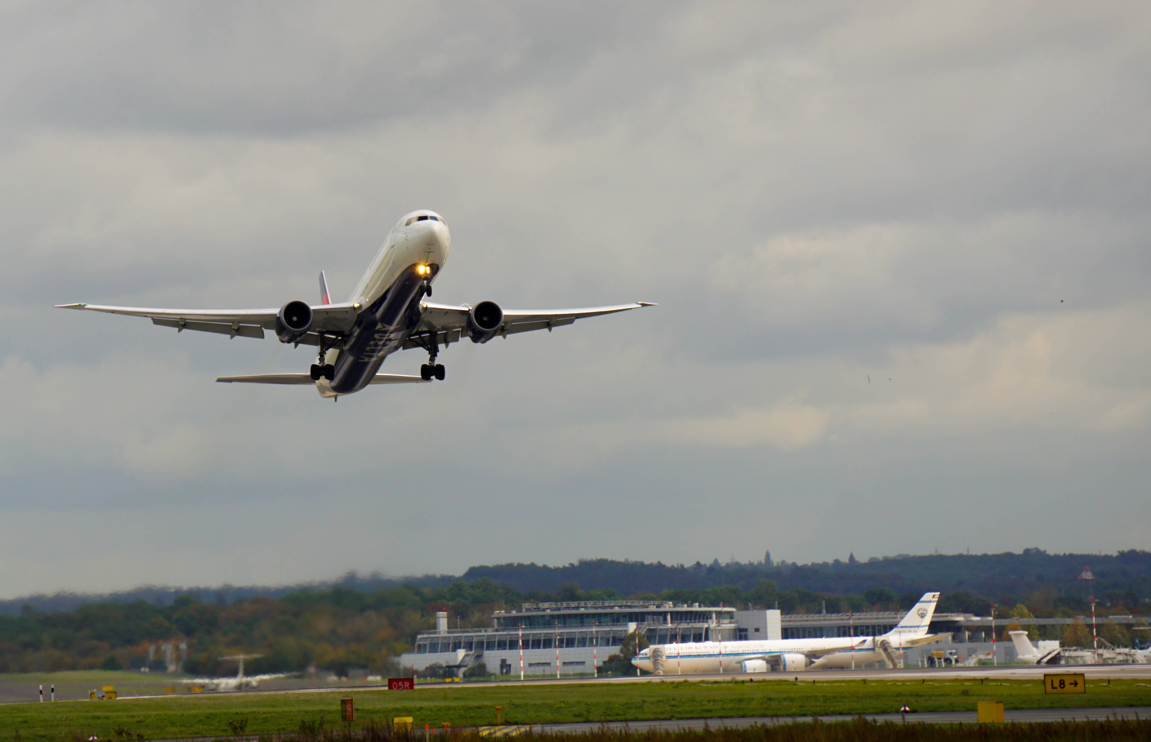 4K Plane, commercial airplane, cloudy sky, 4K Desktop Wallpaper