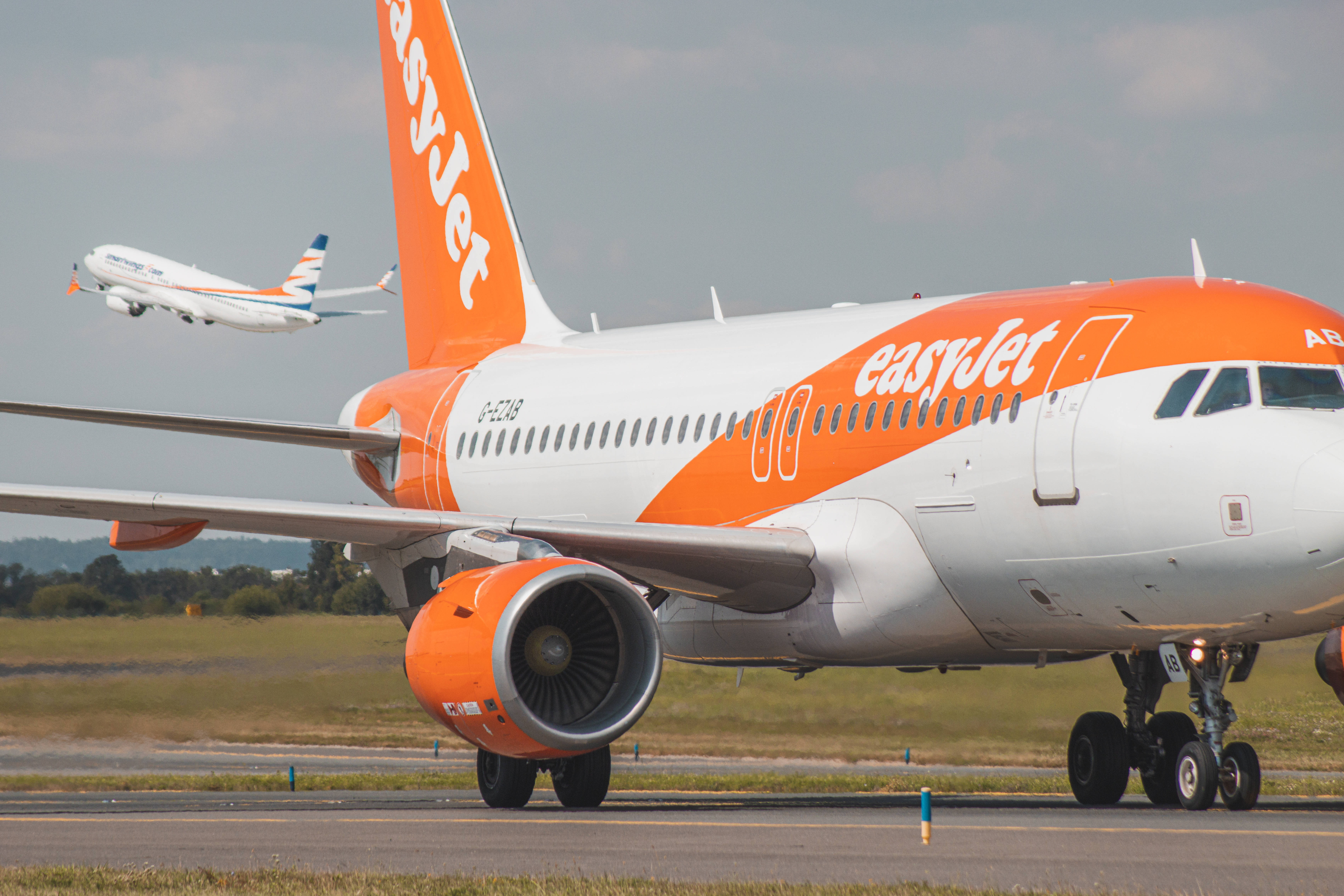 4K Plane, easyJet, orange and white, 5K Desktop Wallpaper