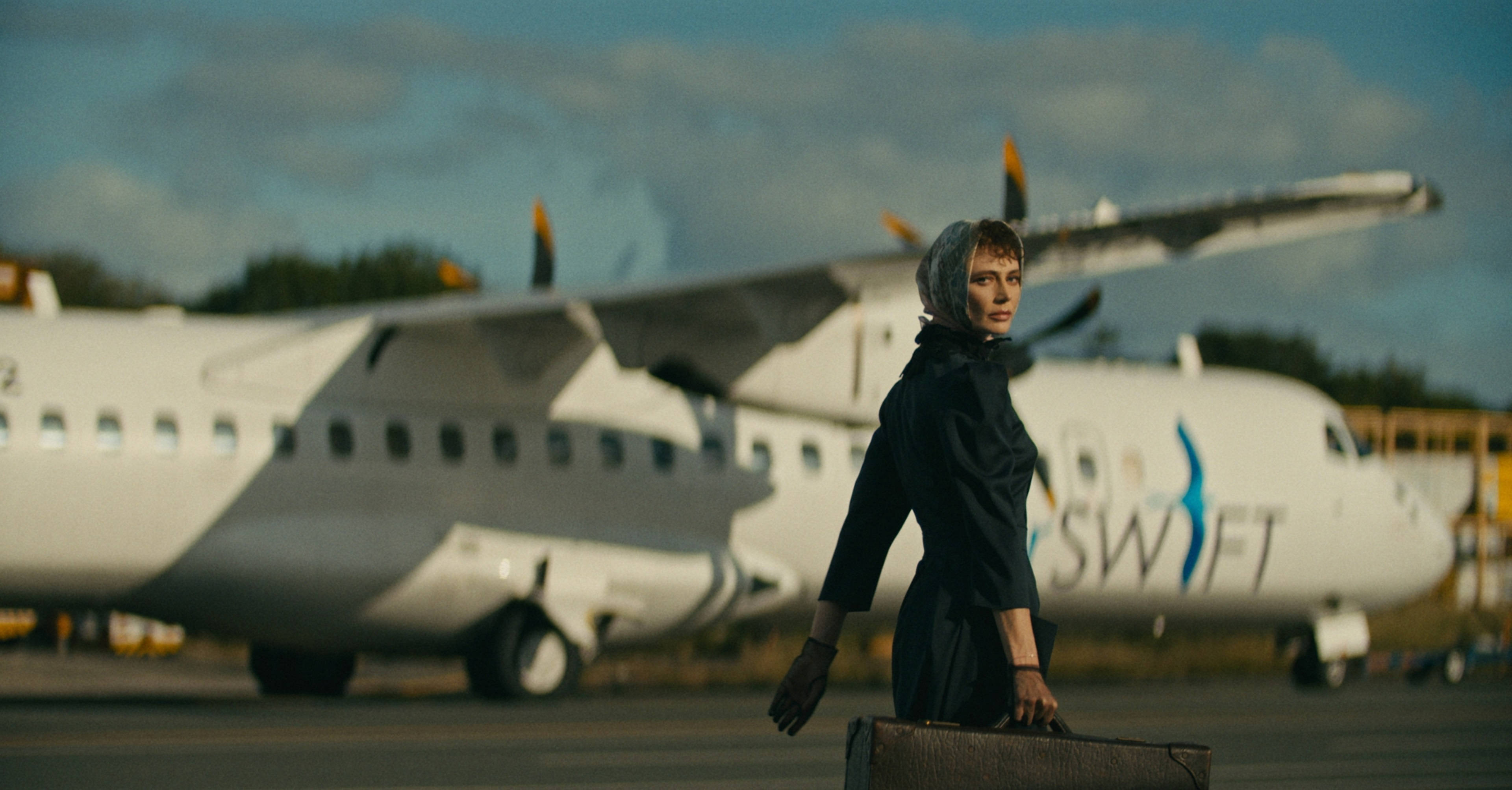 4K Plane Model, white propeller plane, airport tarmac, 4K Desktop Wallpaper