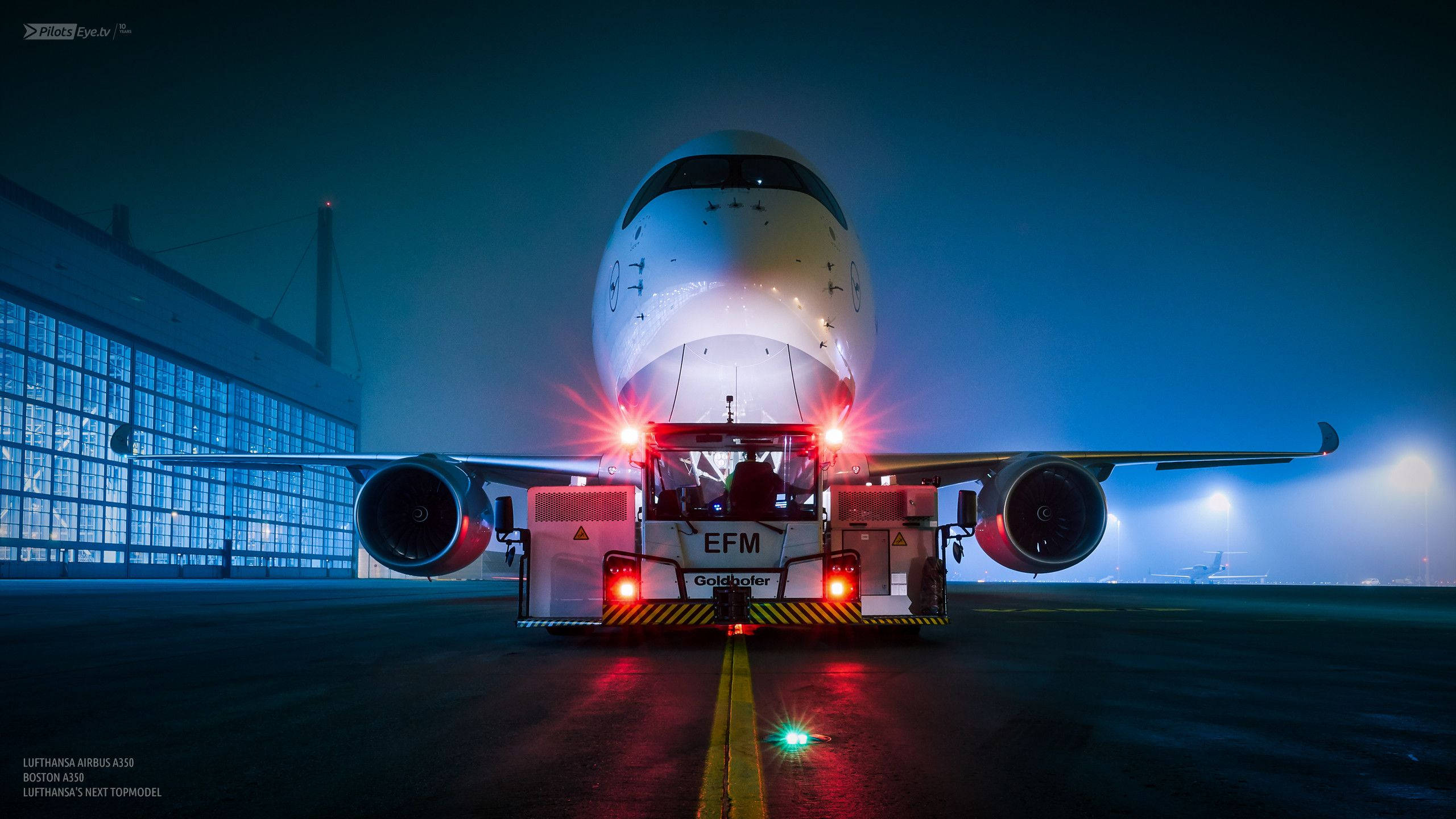 4K Plane, hangar, foggy tarmac, 2K Desktop Wallpaper