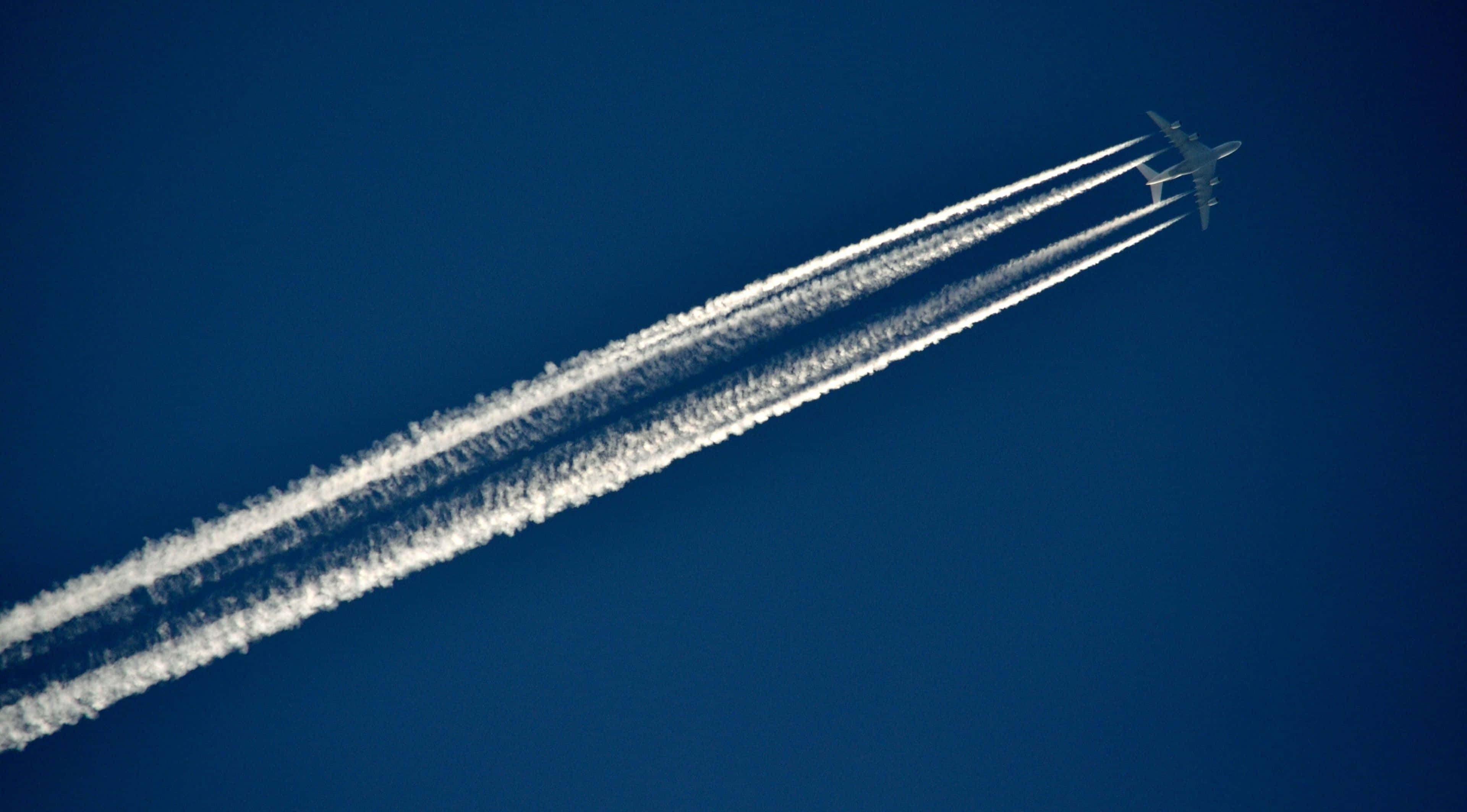 4K Planes, commercial airplane, white contrails, 4K Desktop Wallpaper