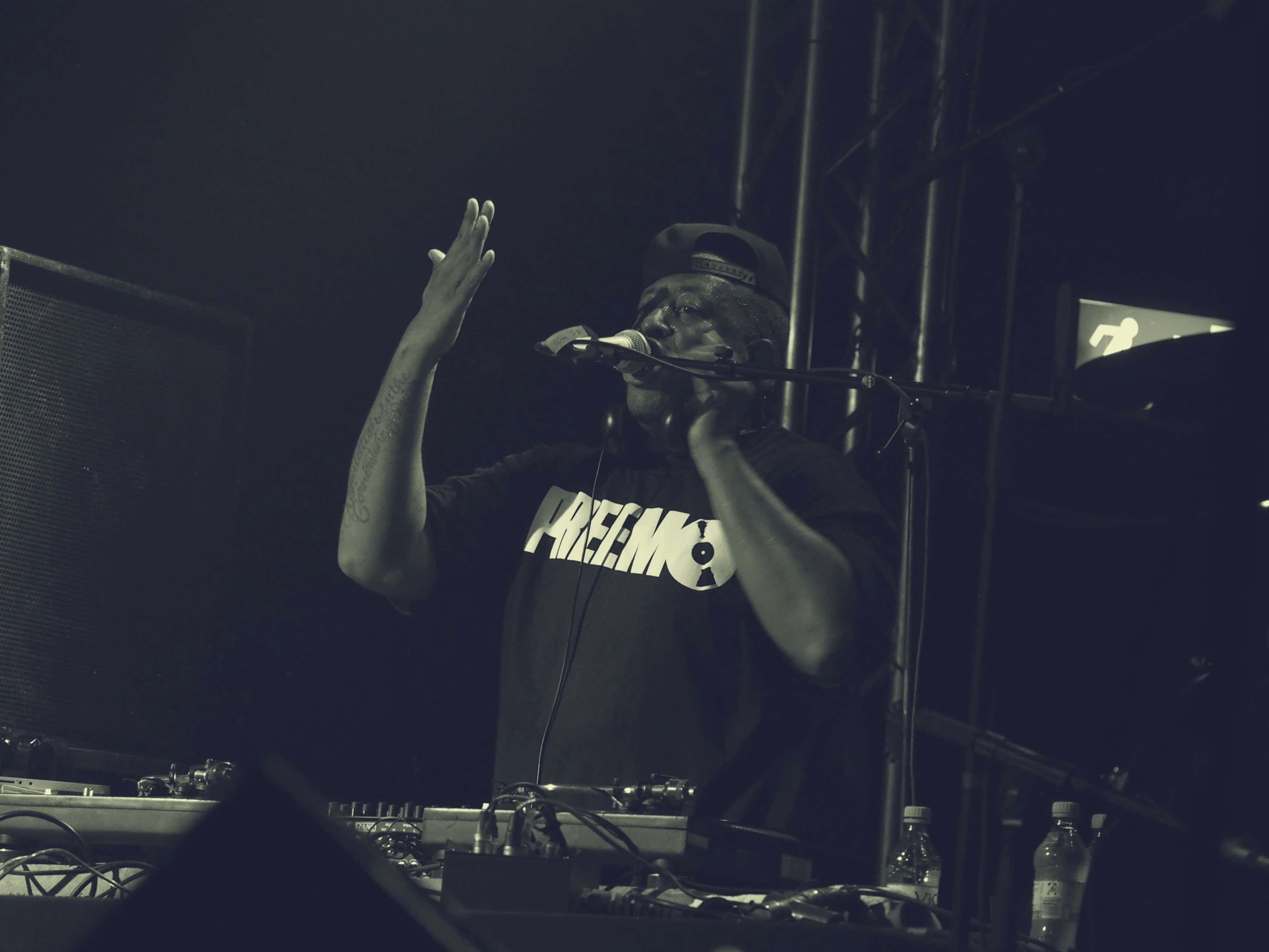 4K Rapper, mic, wild crowd, 4K Desktop Wallpaper