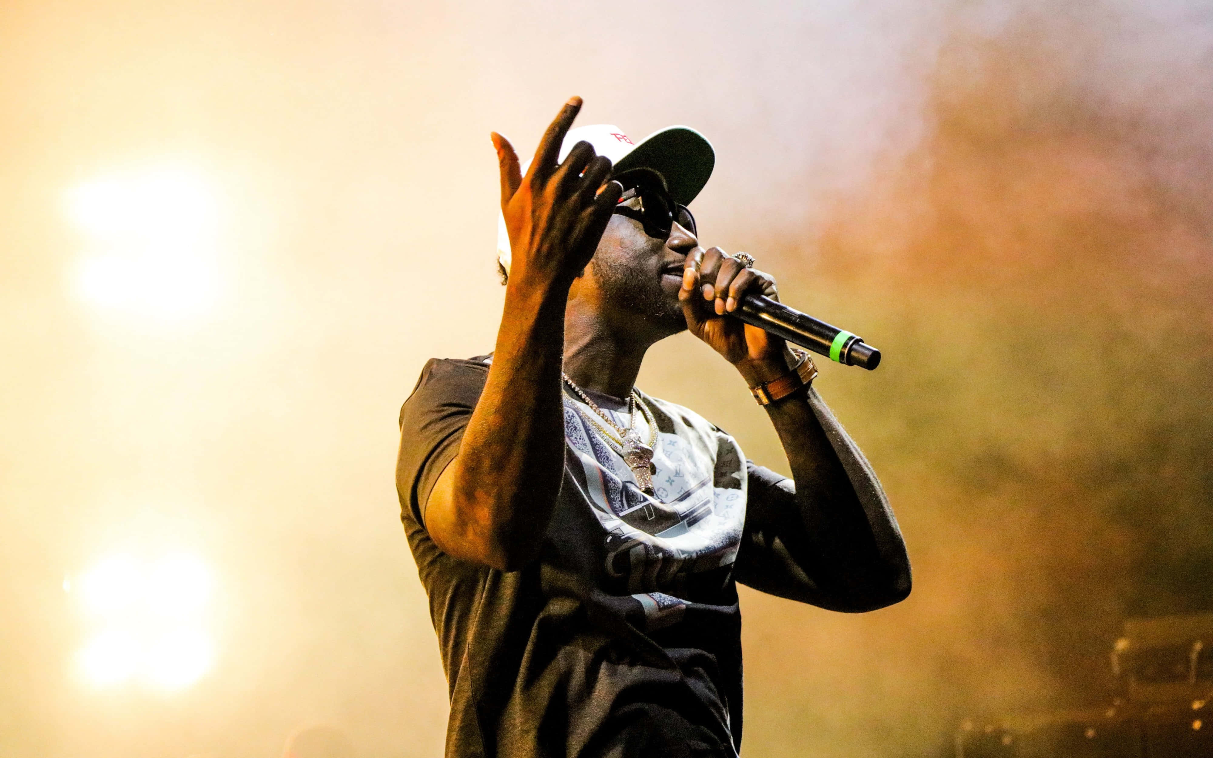 4K Rapper, glow in the dark concert, bright lights, 4K Desktop Wallpaper