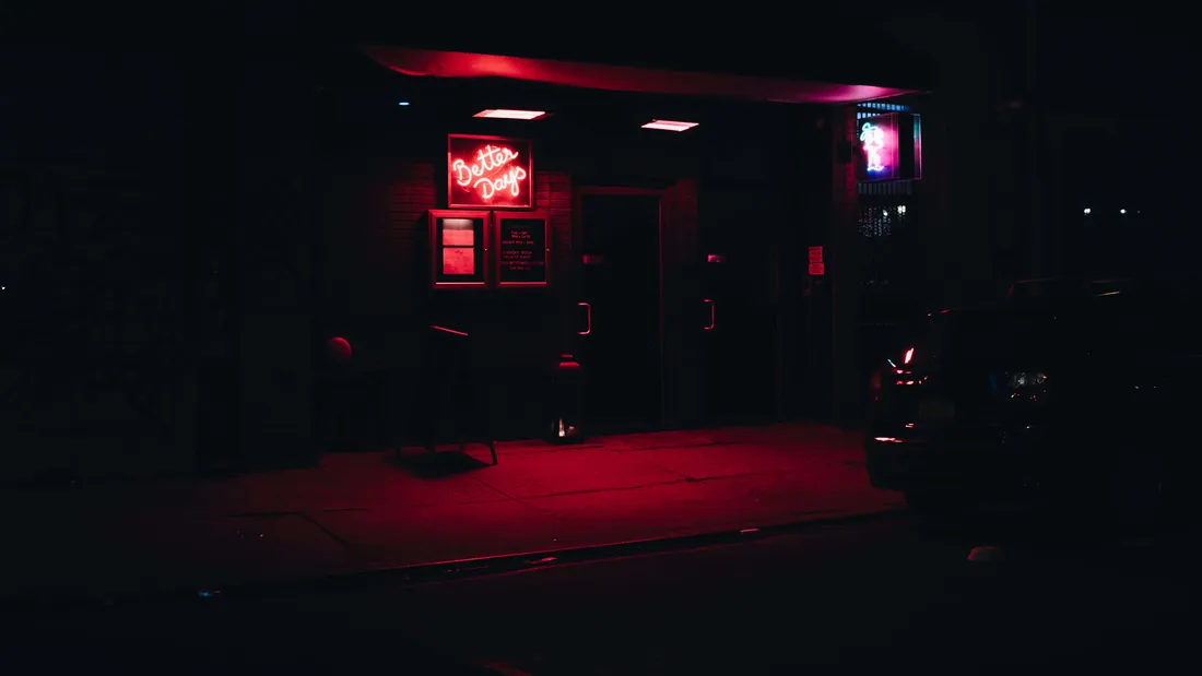 4K Red Neon