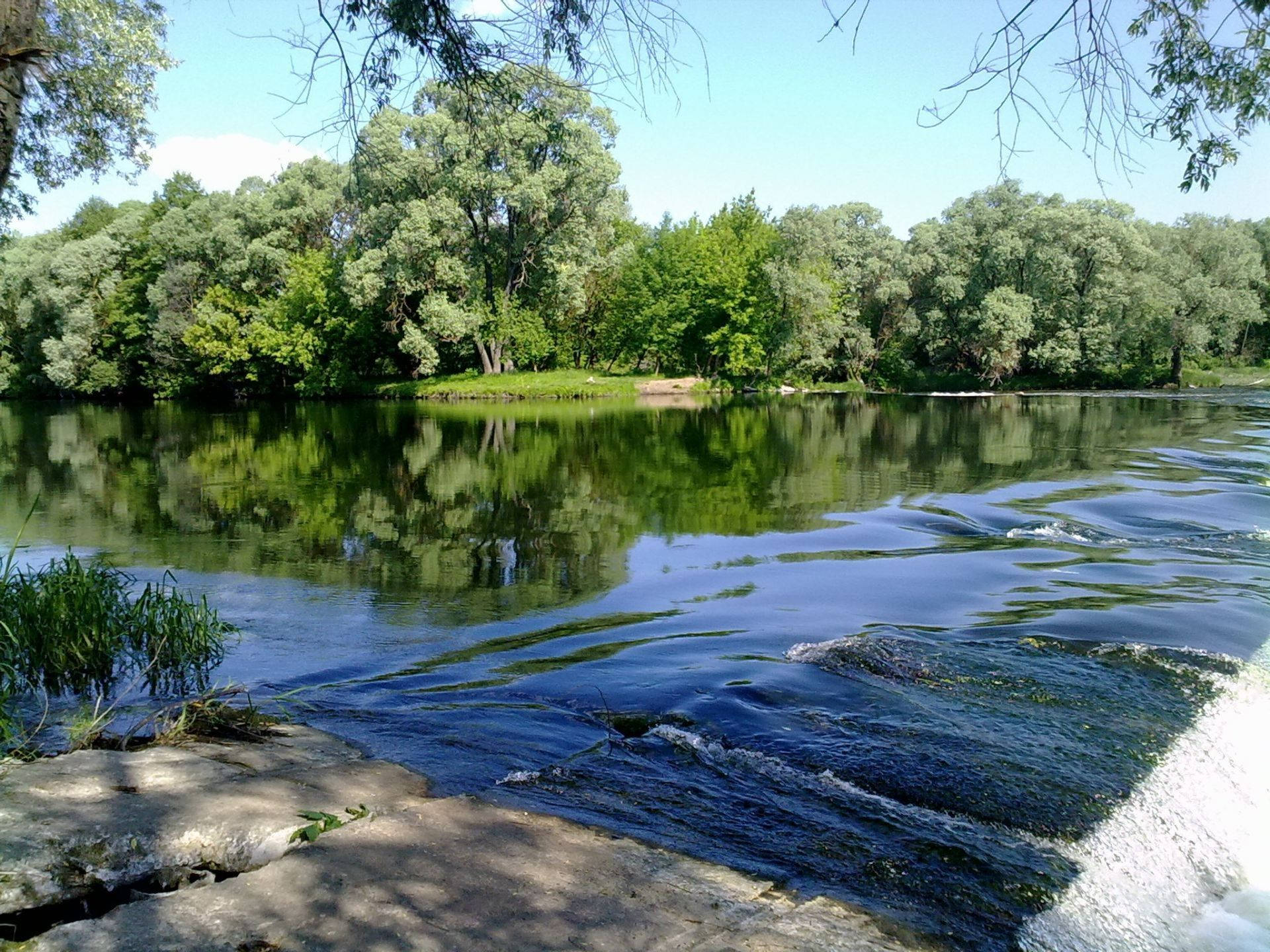 river, weir, lush green trees, Full HD Desktop Wallpaper