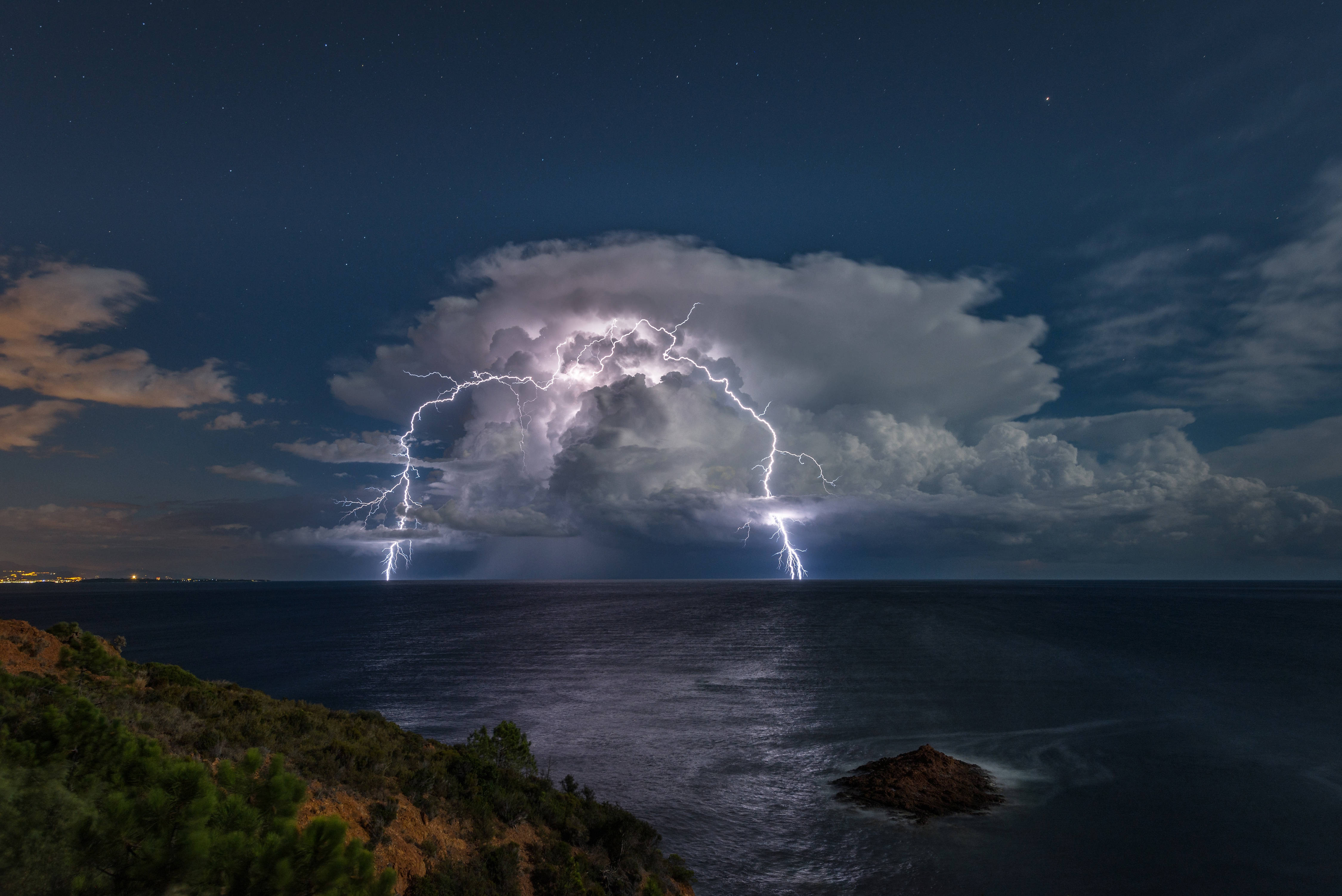 starry night, ocean lightning, dramatic night storm, 4K Desktop Wallpaper