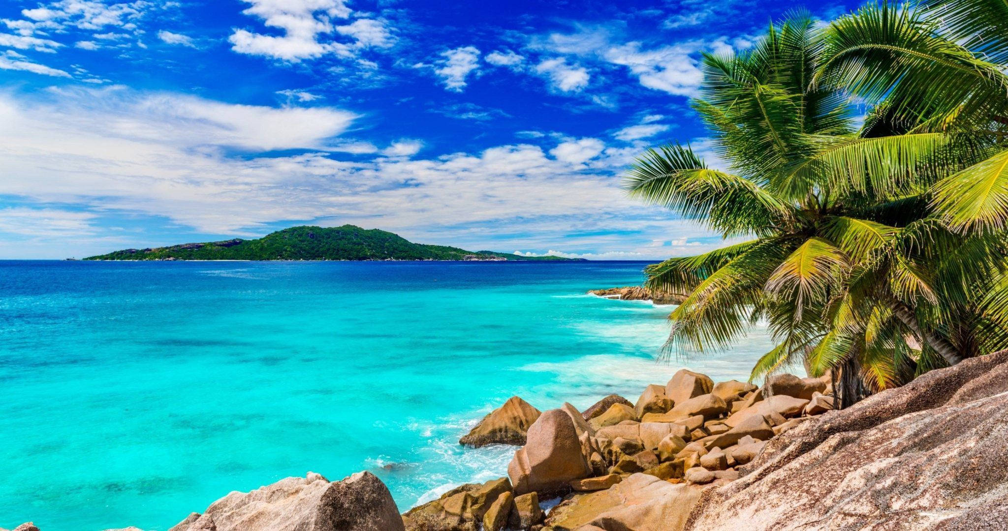 4K Summer, turquoise waters, rugged granite rocks, Full HD Desktop Wallpaper