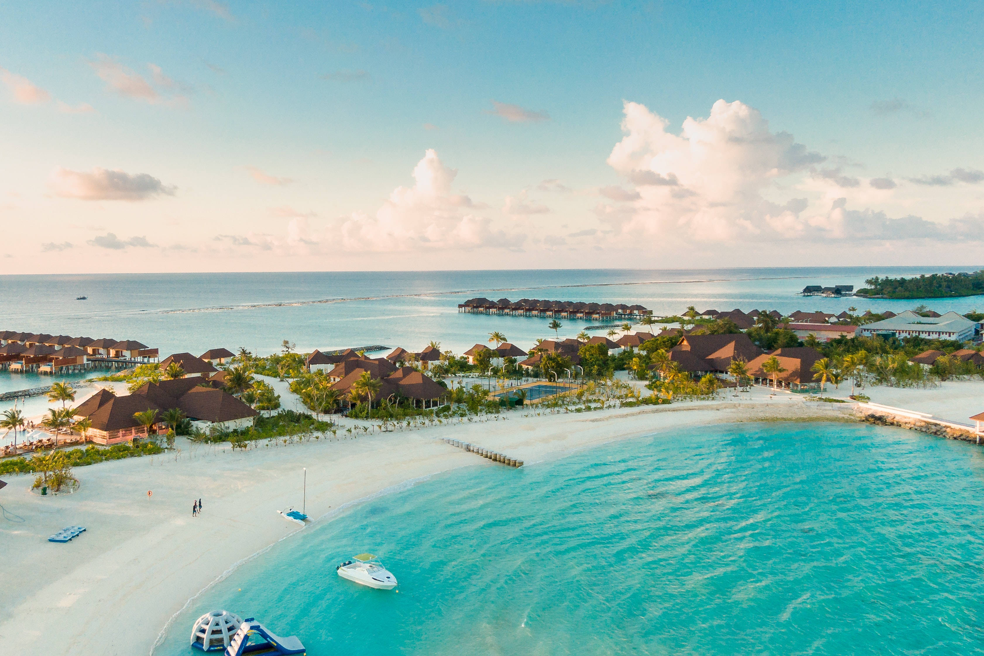 4K Ultra HD Beach, overwater bungalows, turquoise lagoon, 2K Desktop Wallpaper