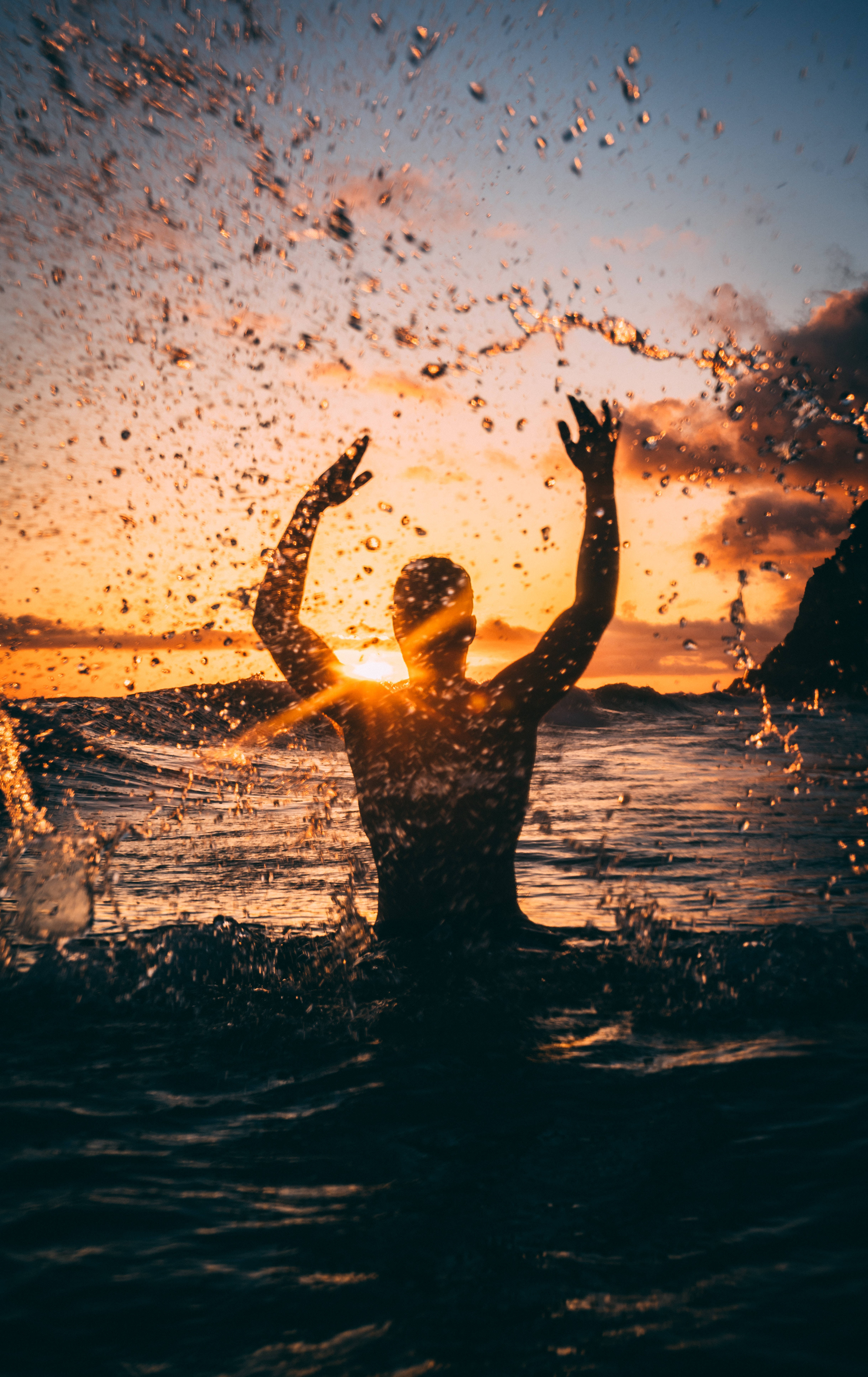 4K Ultra HD Beach, sunlit droplets, ocean water, 8K Phone Wallpaper