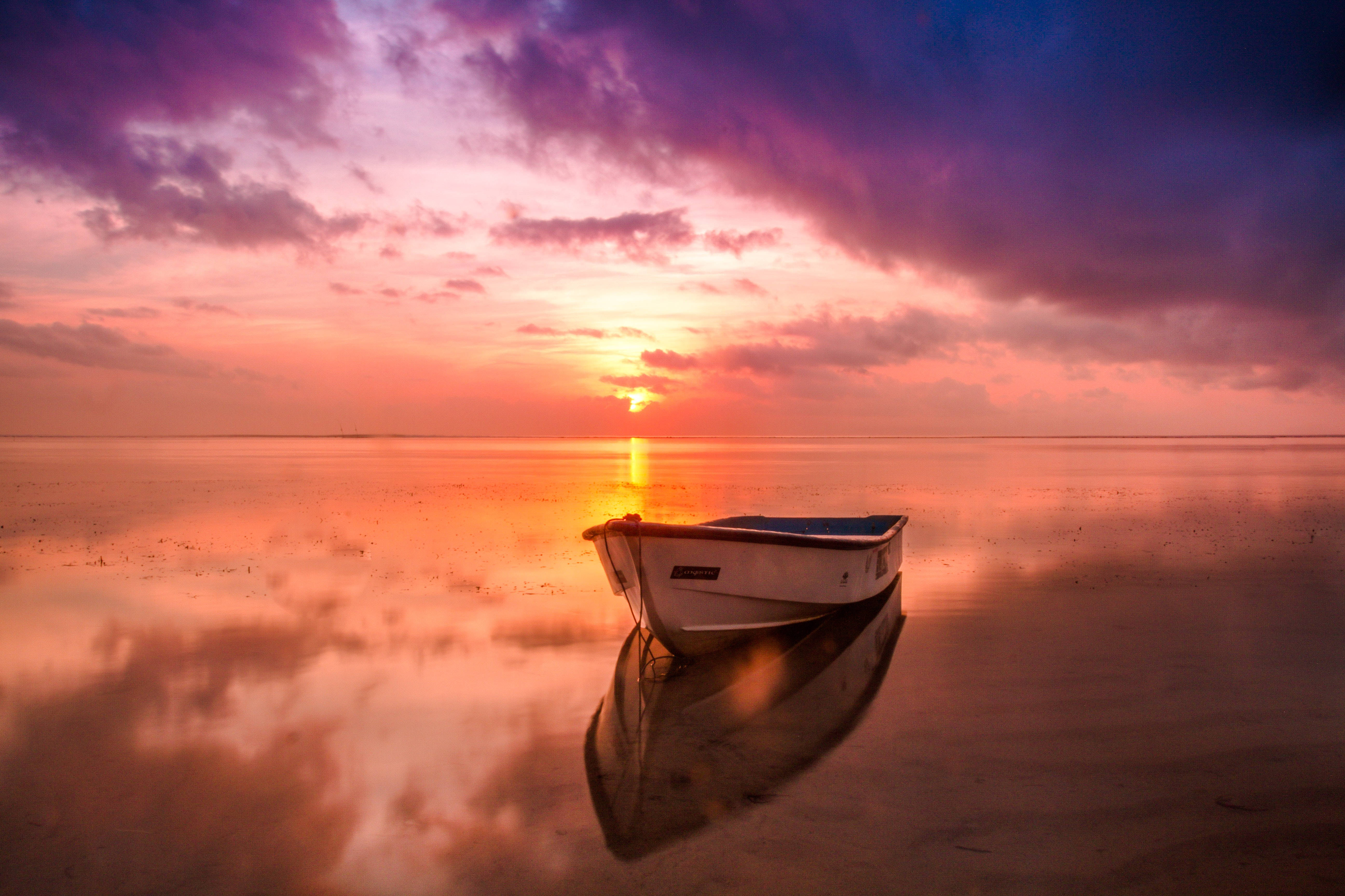 4K Ultra HD Beach, small boat, calm water, 5K Desktop Wallpaper