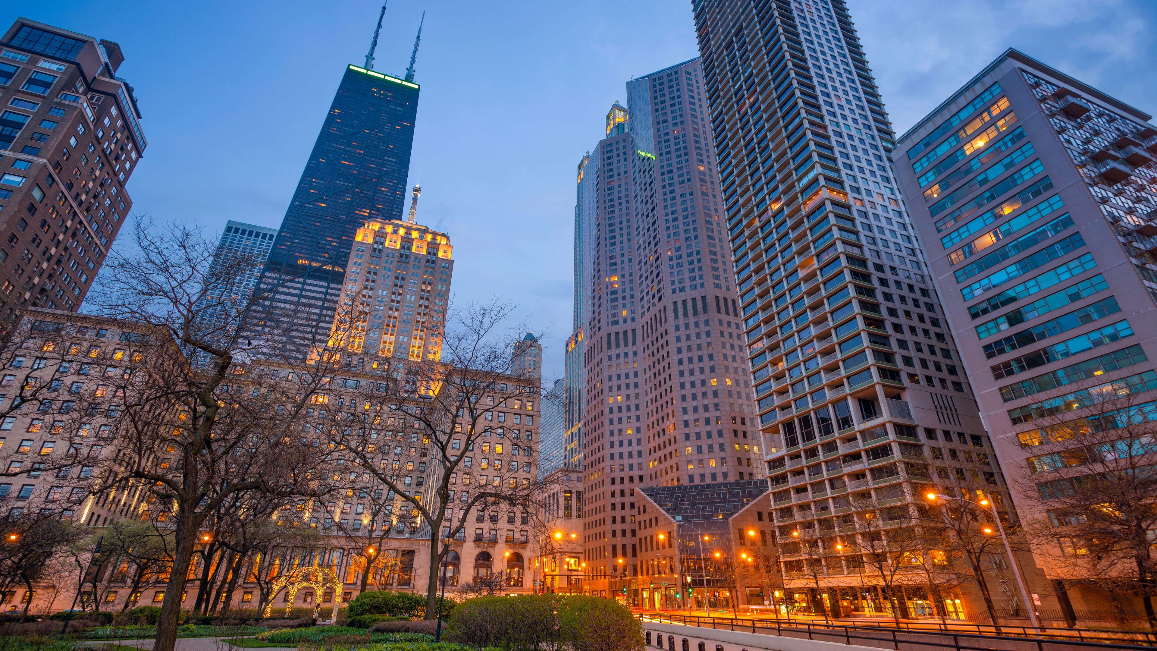 4K Ultra HD Chicago, twilight sky, towering skyscrapers, 4K Desktop Wallpaper