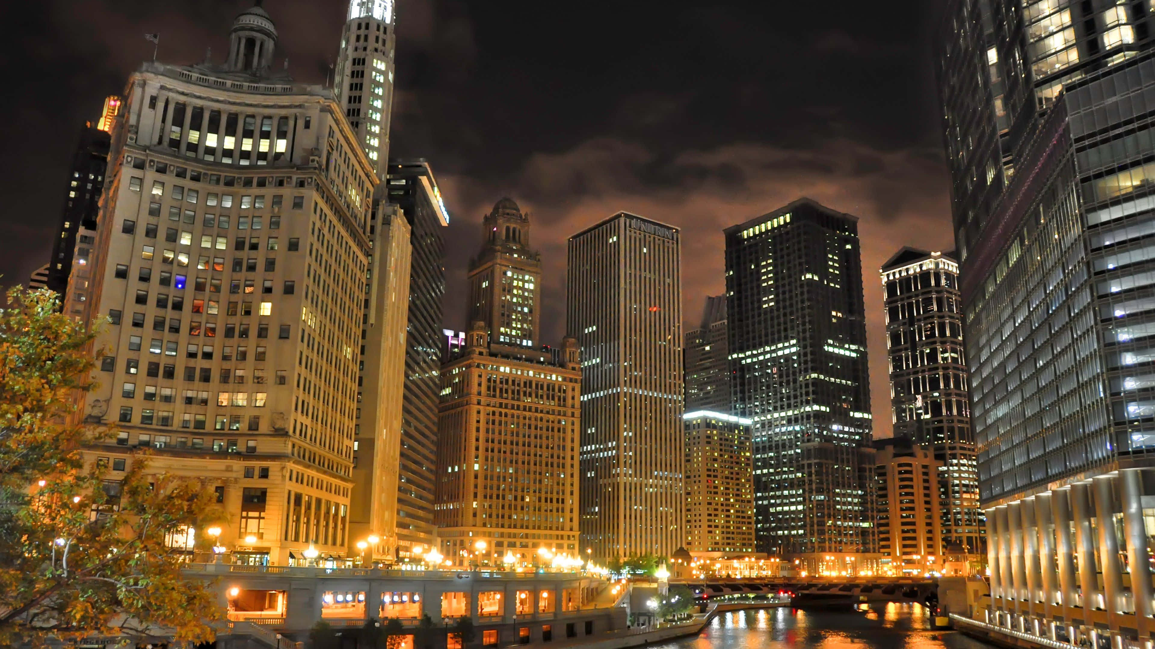 4K Ultra HD Chicago, nighttime cityscape, illuminated skyscrapers, 4K Desktop Wallpaper