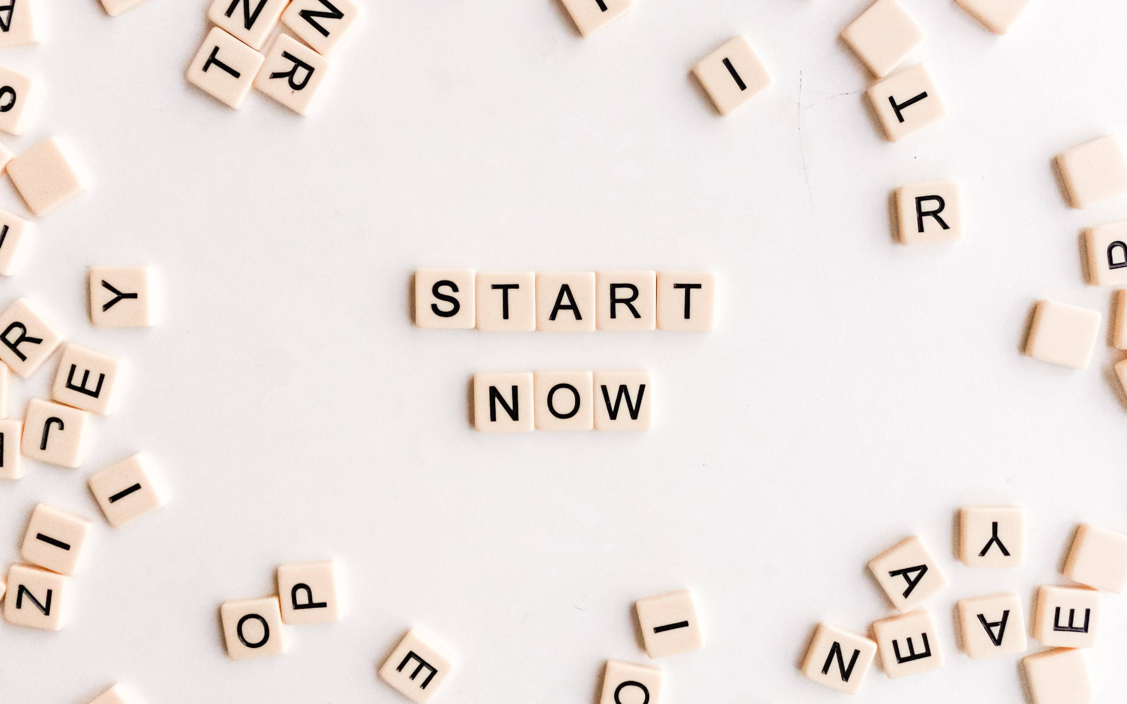 START NOW, white tiles, scattered letter tiles, 4K Desktop Wallpaper