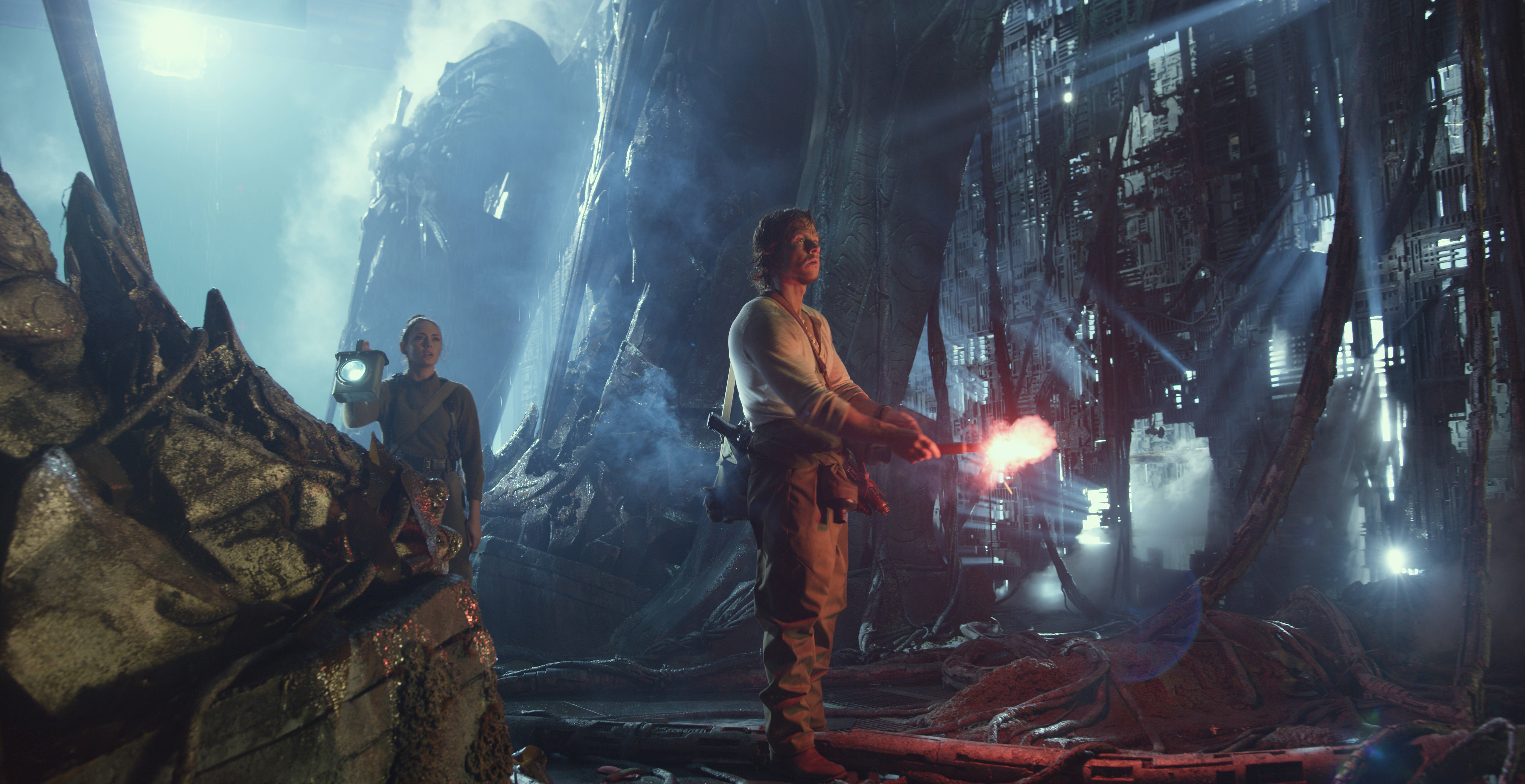 4K Ultra HD Transformers, ruined spaceship, glowing lights, 5K Desktop Wallpaper