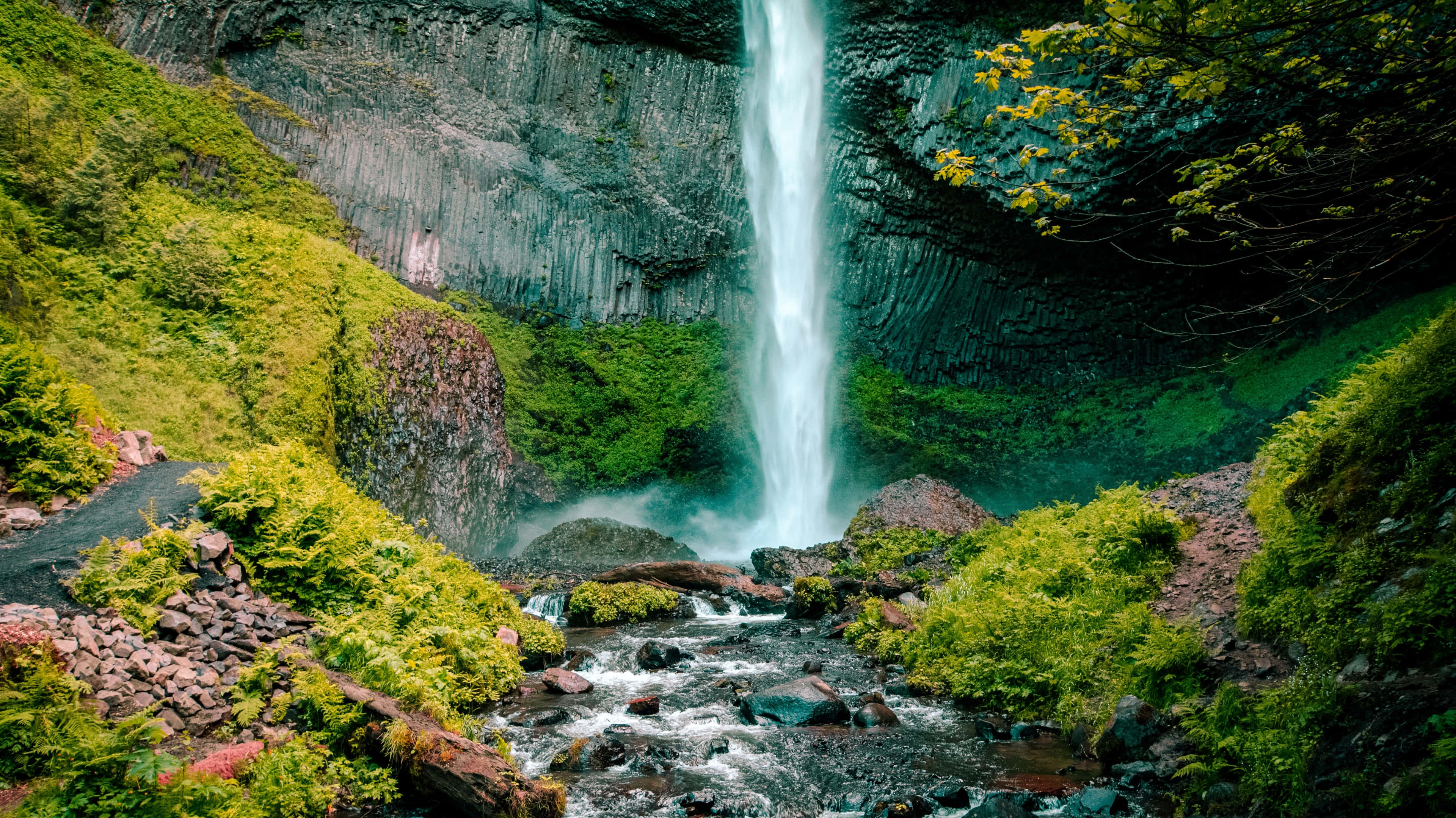 4K Waterfall, natural splendor, dark basalt cliff, 4K Desktop Wallpaper