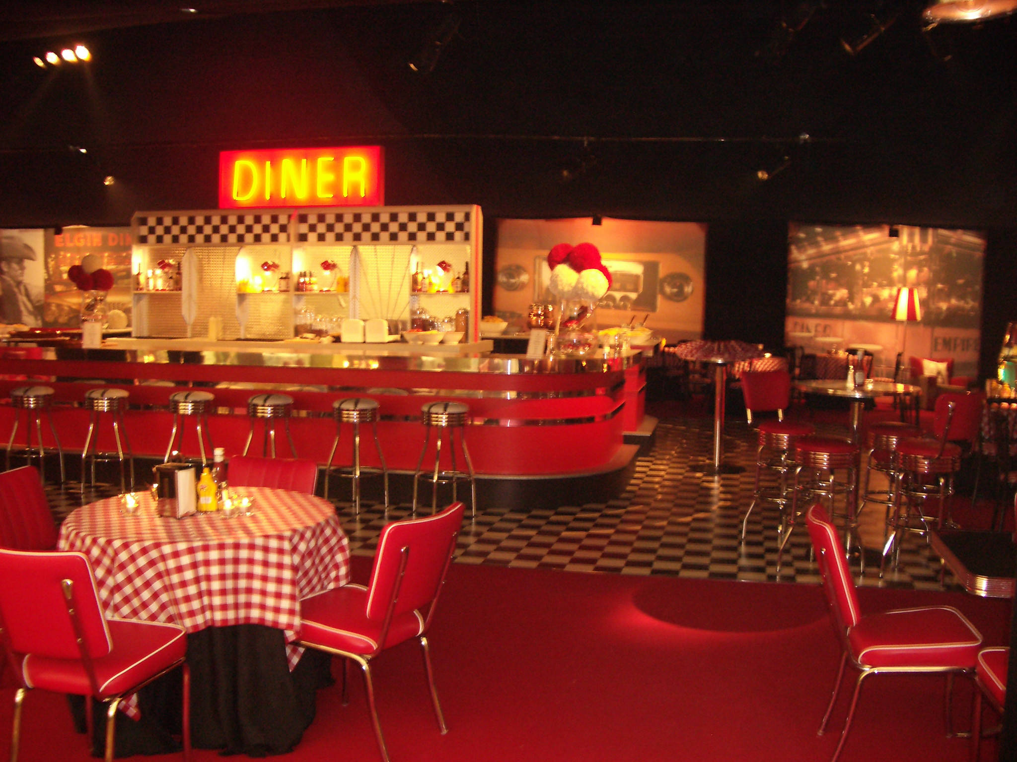 red 50s diner, red vinyl chairs, checkered floors, Full HD Desktop Wallpaper