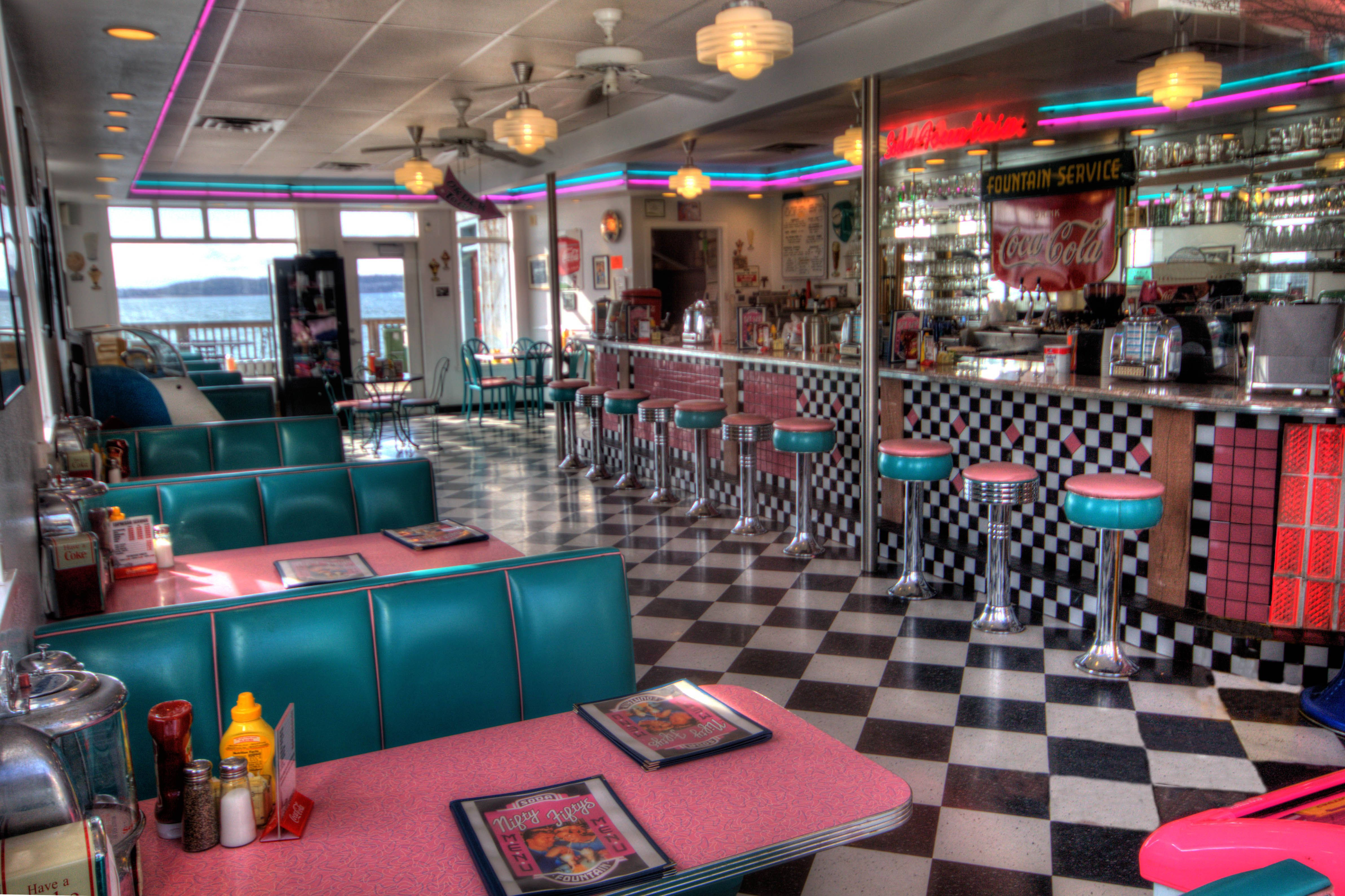 pink and blue 50s diner, teal booths, pink tables, 4K Desktop Wallpaper