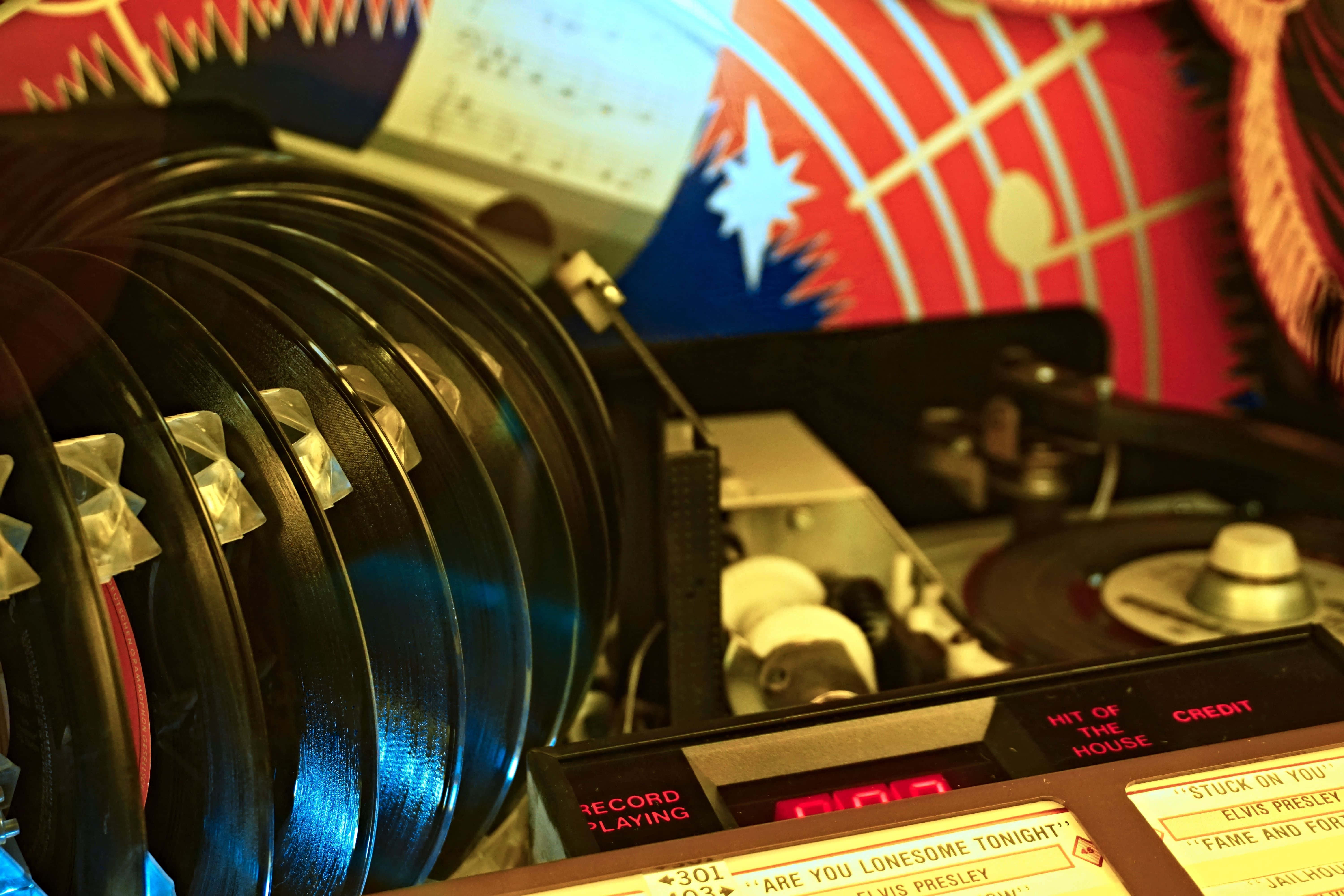 vintage jukebox, retro diner, spinning vinyl records, 5K Desktop Wallpaper