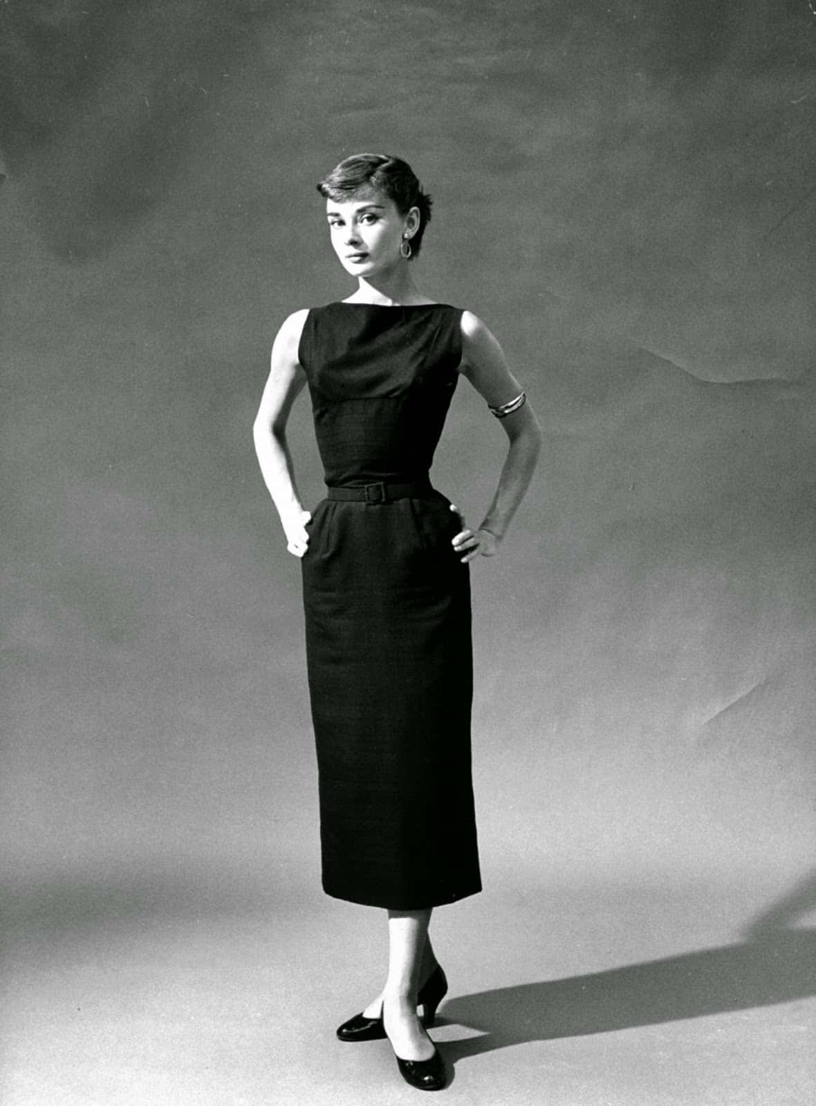 60s Style, sleek black dress, soft gray studio backdrop, HD Phone Wallpaper