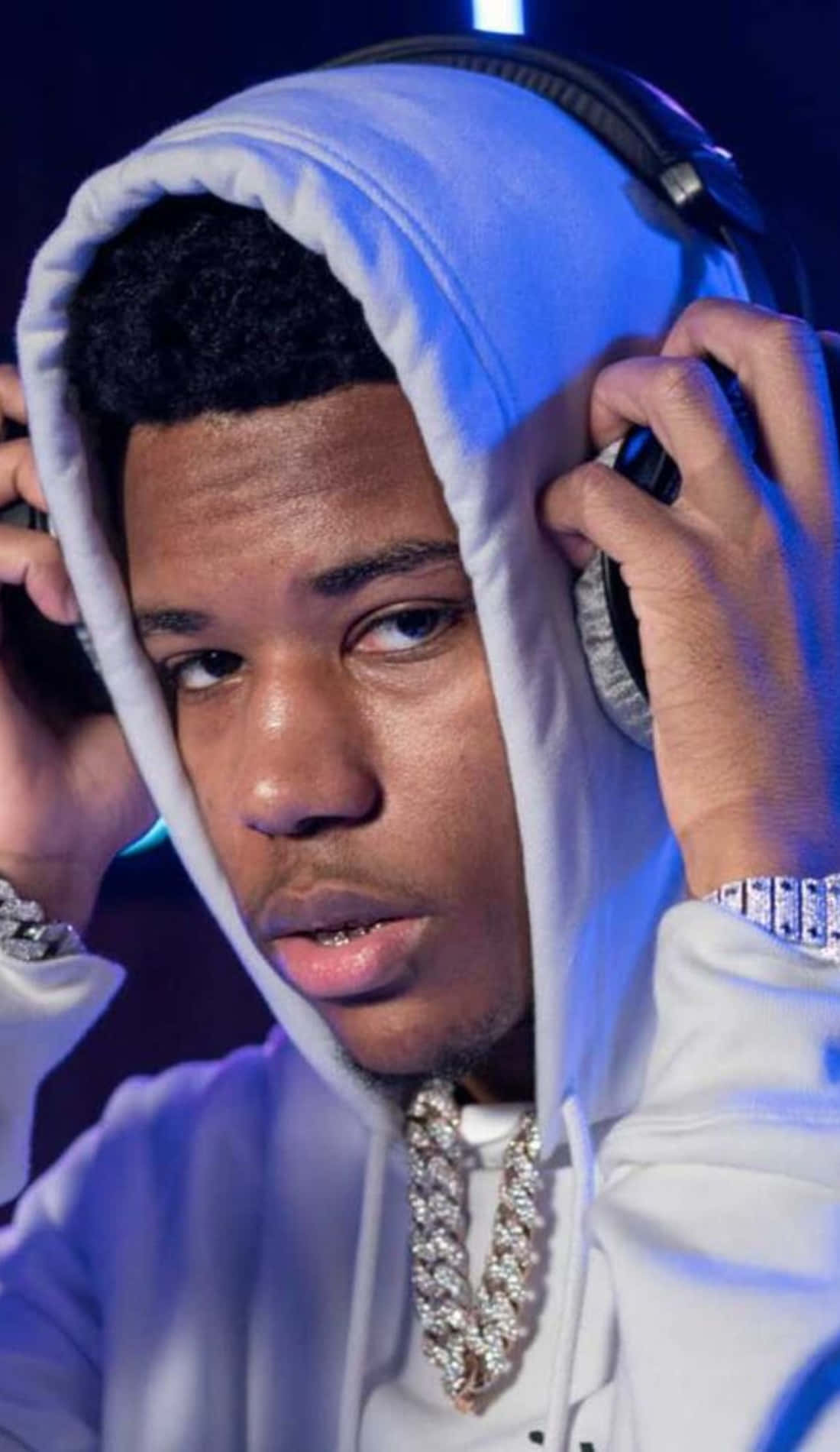 white hoodie, over-ear headphones, blue stage lights, HD Phone Wallpaper