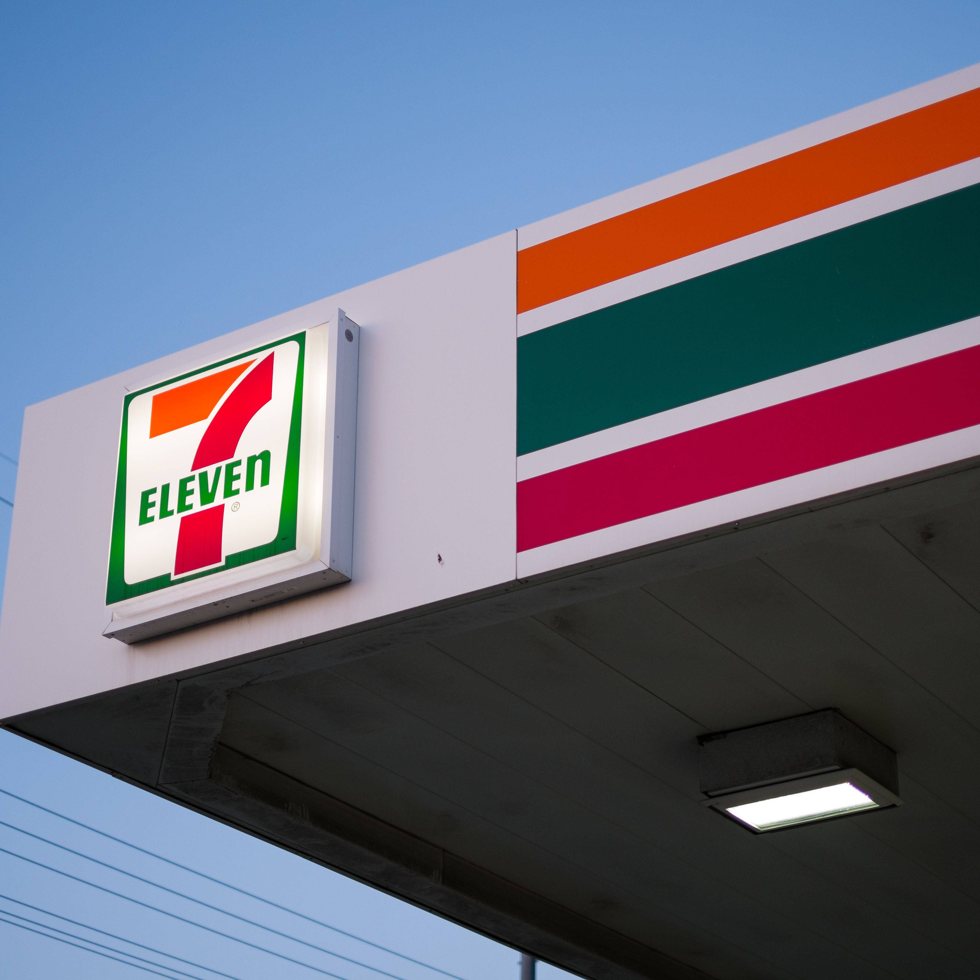 7-Eleven, orange, green, 2K Desktop Wallpaper