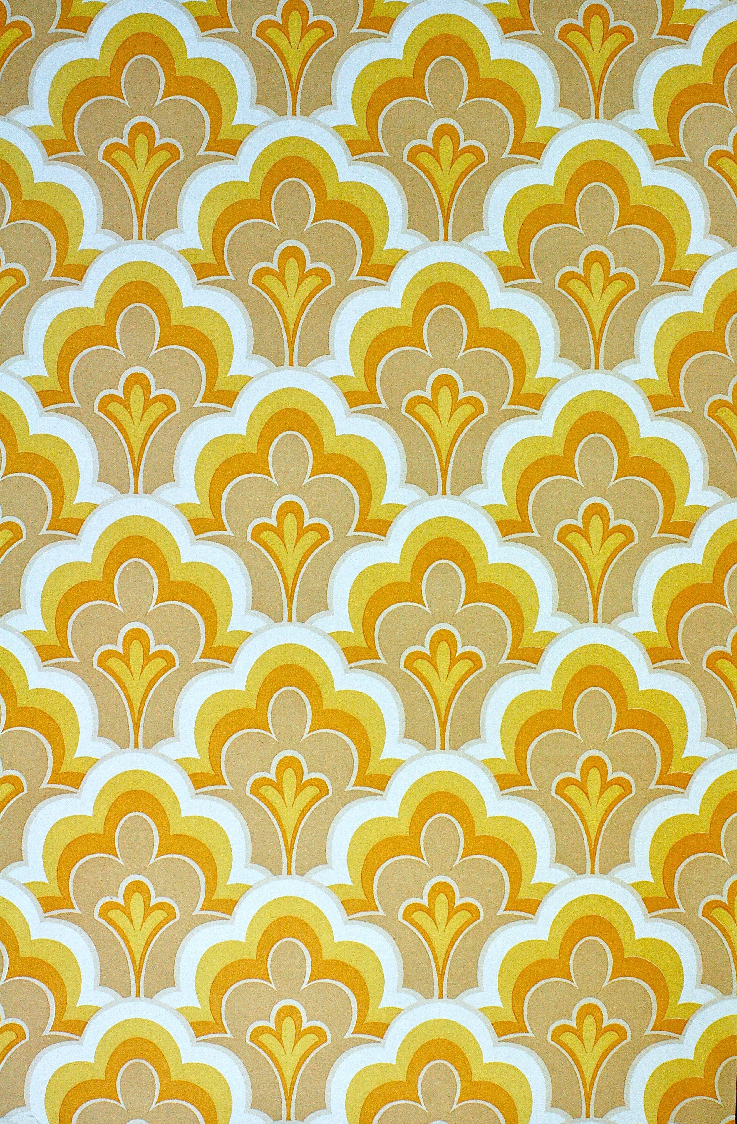 70s, vintage geometric, repeating scalloped yellow and beige floral motifs, 2K Phone Wallpaper